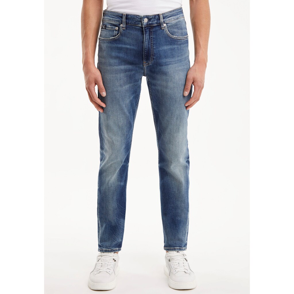 Calvin Klein Jeans Tapered-fit-Jeans »SLIM TAPER« mit Calvin Klein Leder-Badge Calvin Klein Jeans Tapered-fit-Jeans »SLIM TAPER« mit Calvin Klein Leder-Badge