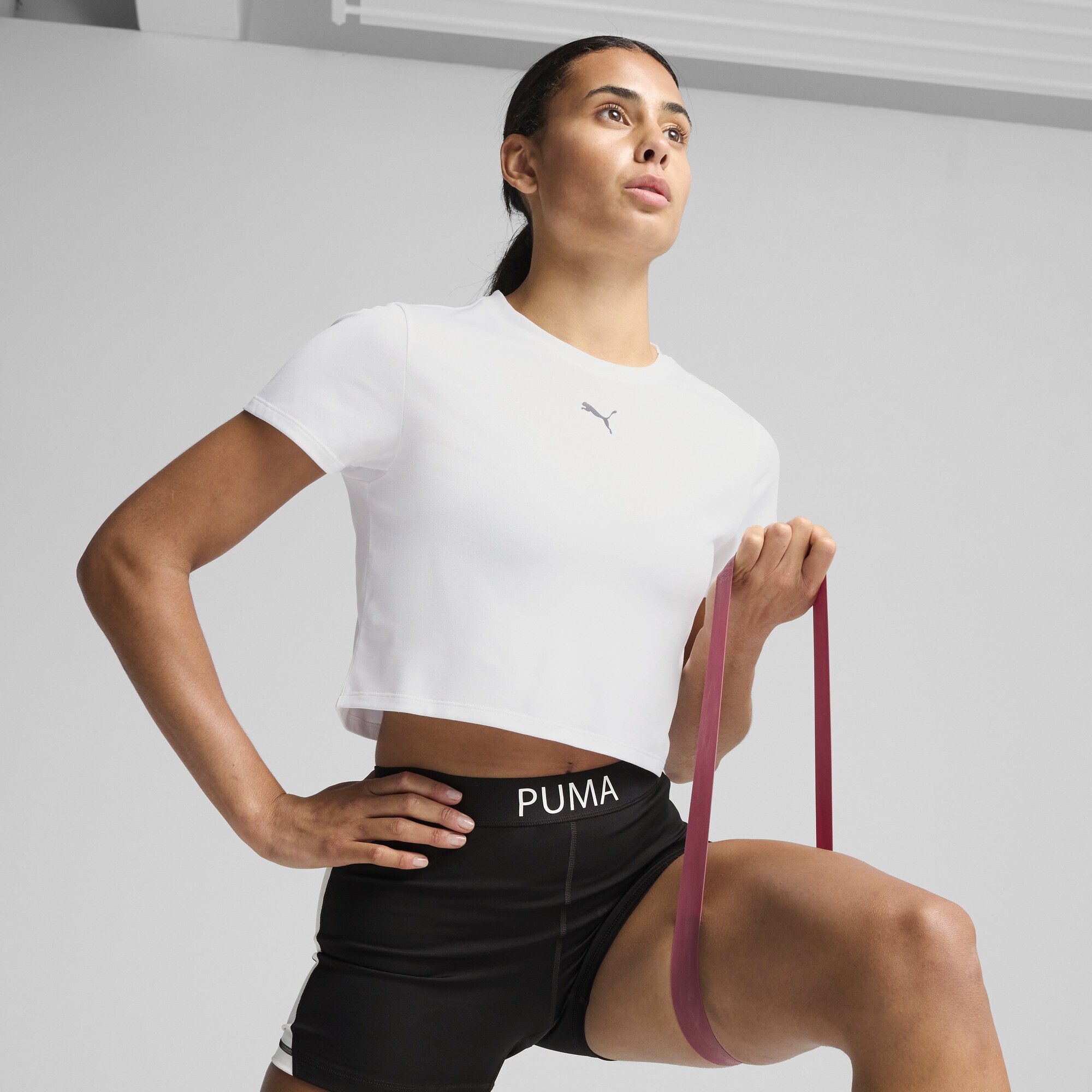PUMA Trainingsshirt »TAD ESSENTIALS Kurzes figurbetontes T-Shirt Damen«
