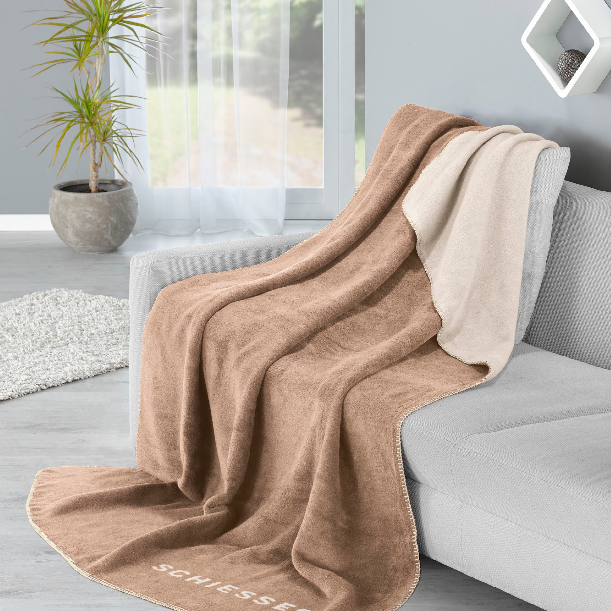 Schiesser Wohndecke »Kuscheldecke Klara in Wendeoptik - Baumwoll-Mix - warm und flauschig«, Made in Green