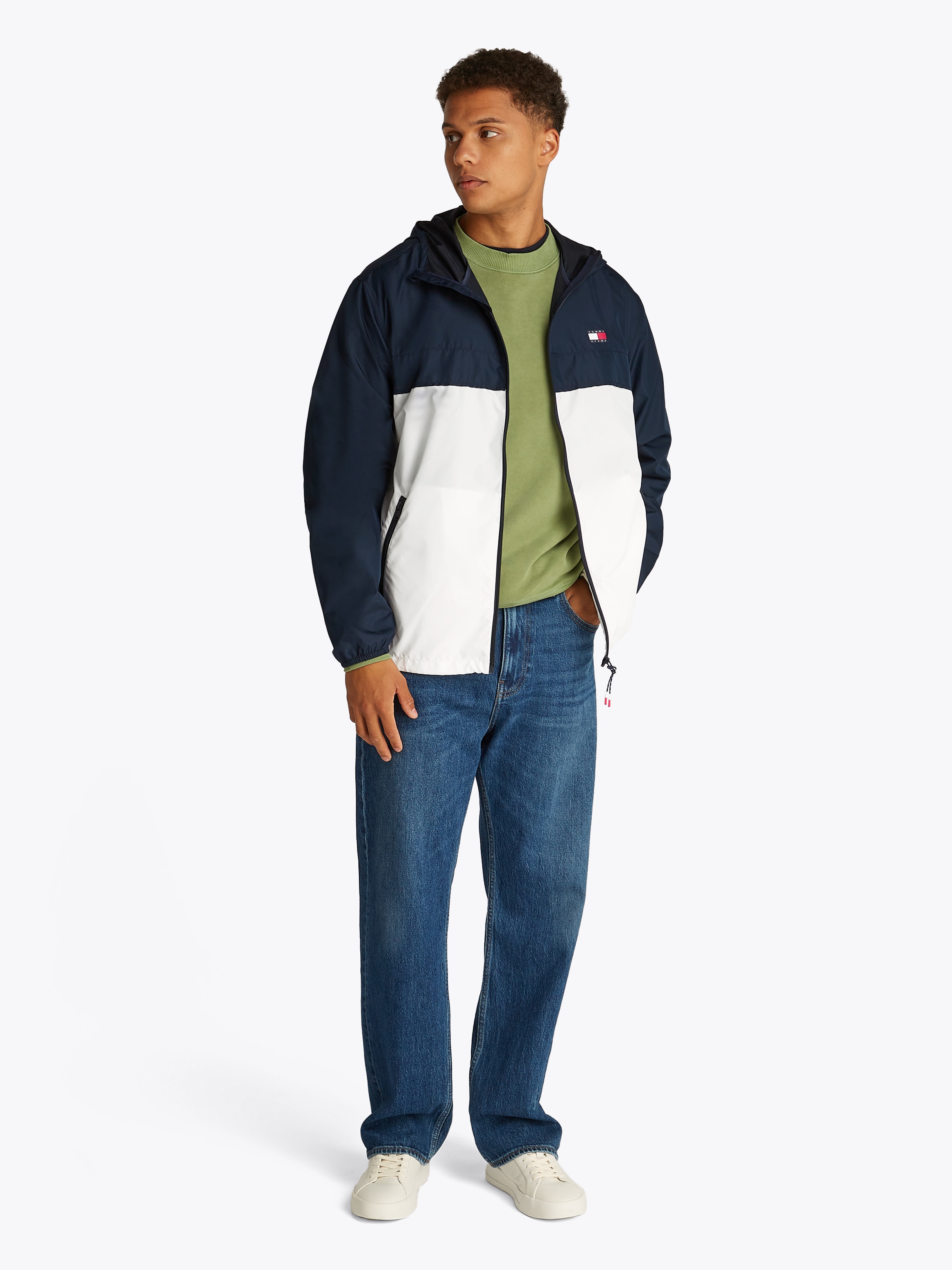 Tommy Jeans Outdoorjacke »TJM LW CHICAGO JACKET«, mit Kapuze, mit Logoprägung