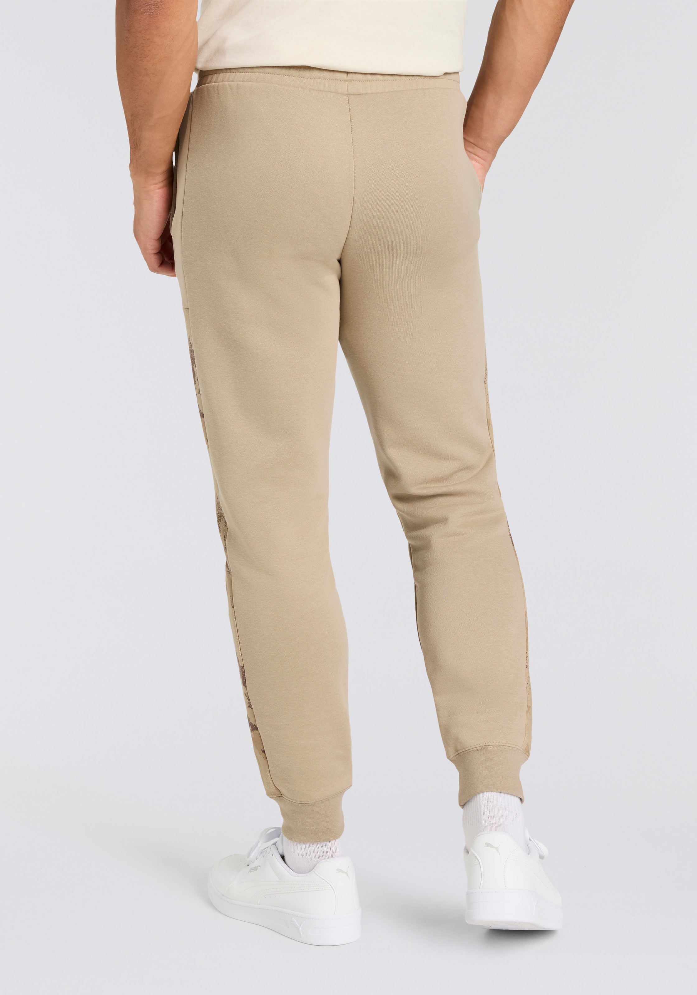 PUMA Trainingshose "ESS CAMO SWEATPANTS FL CL" Regular Fit, mit Eingrifftas günstig online kaufen