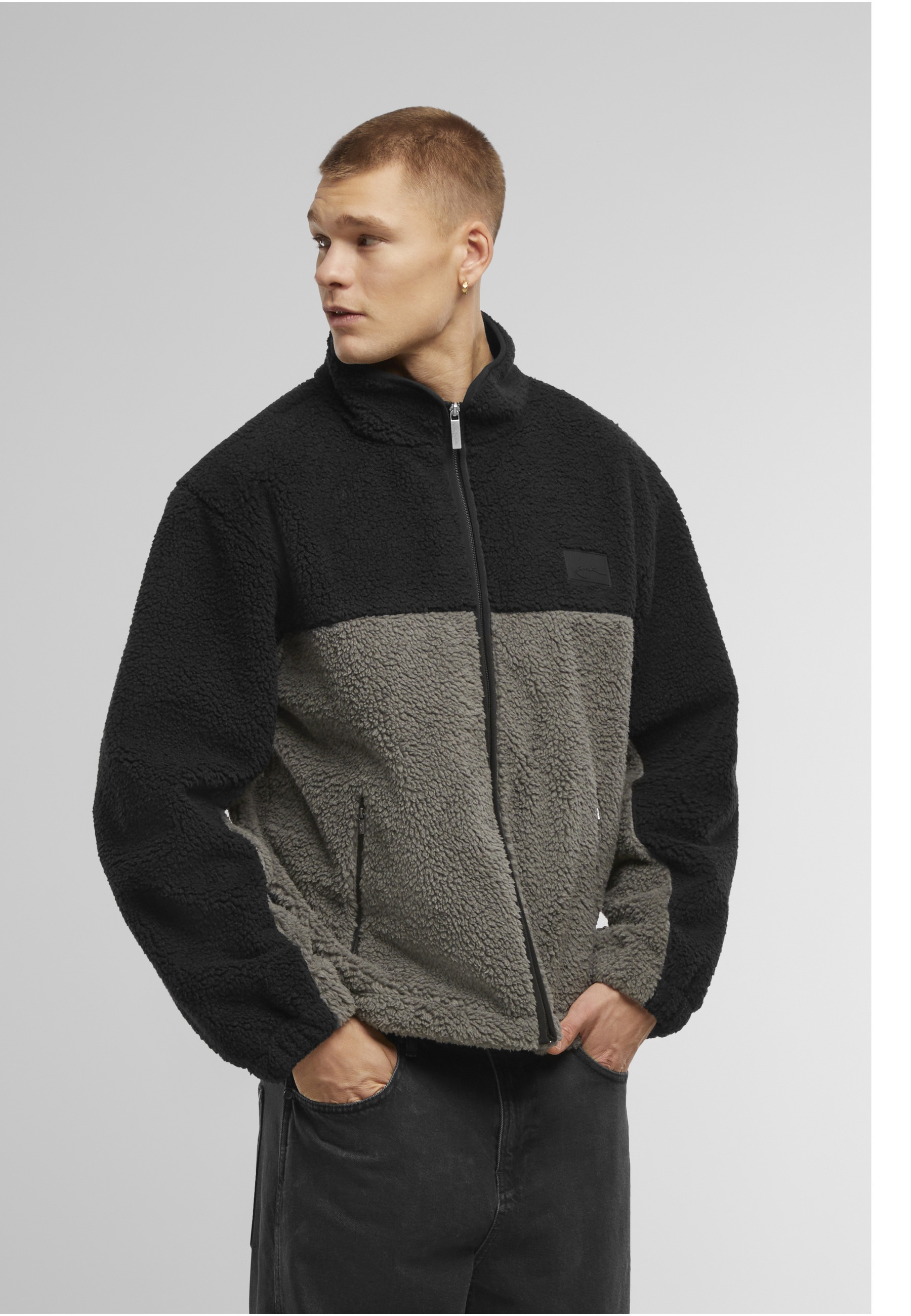 Thumbnail - Karl Kani Winterjacke "Karl Kani Signature Rubber Patch Teddy Zip Jacket" 1 Stk. tlg. ohne Kapuze