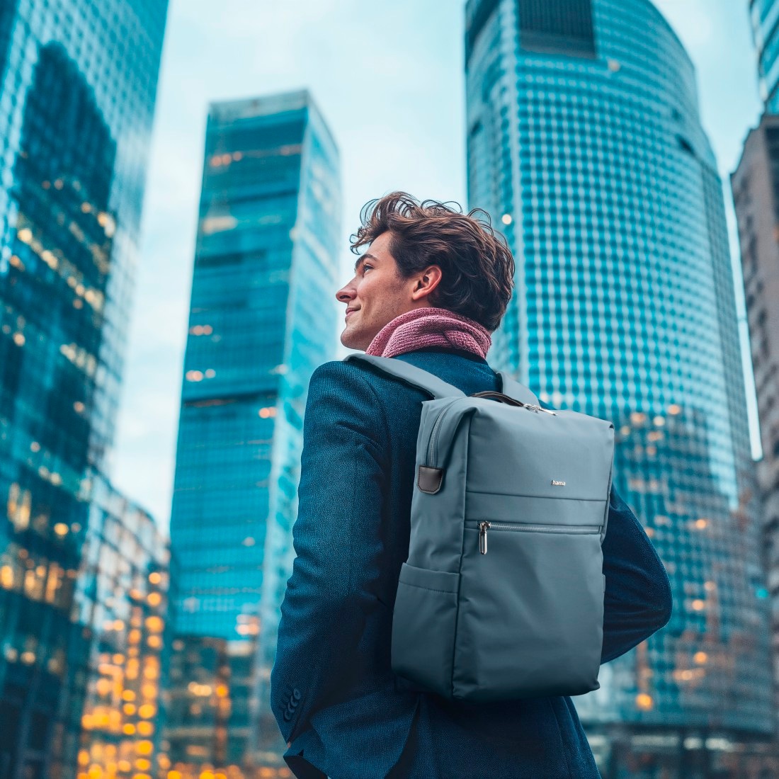 Hama Laptoprucksack »Laptoprucksack (bis 41 cm (16,2“), wasserabweisend, gepolstert, 15 l)« extralanger Reißverschluss, Fach für Wertsachen