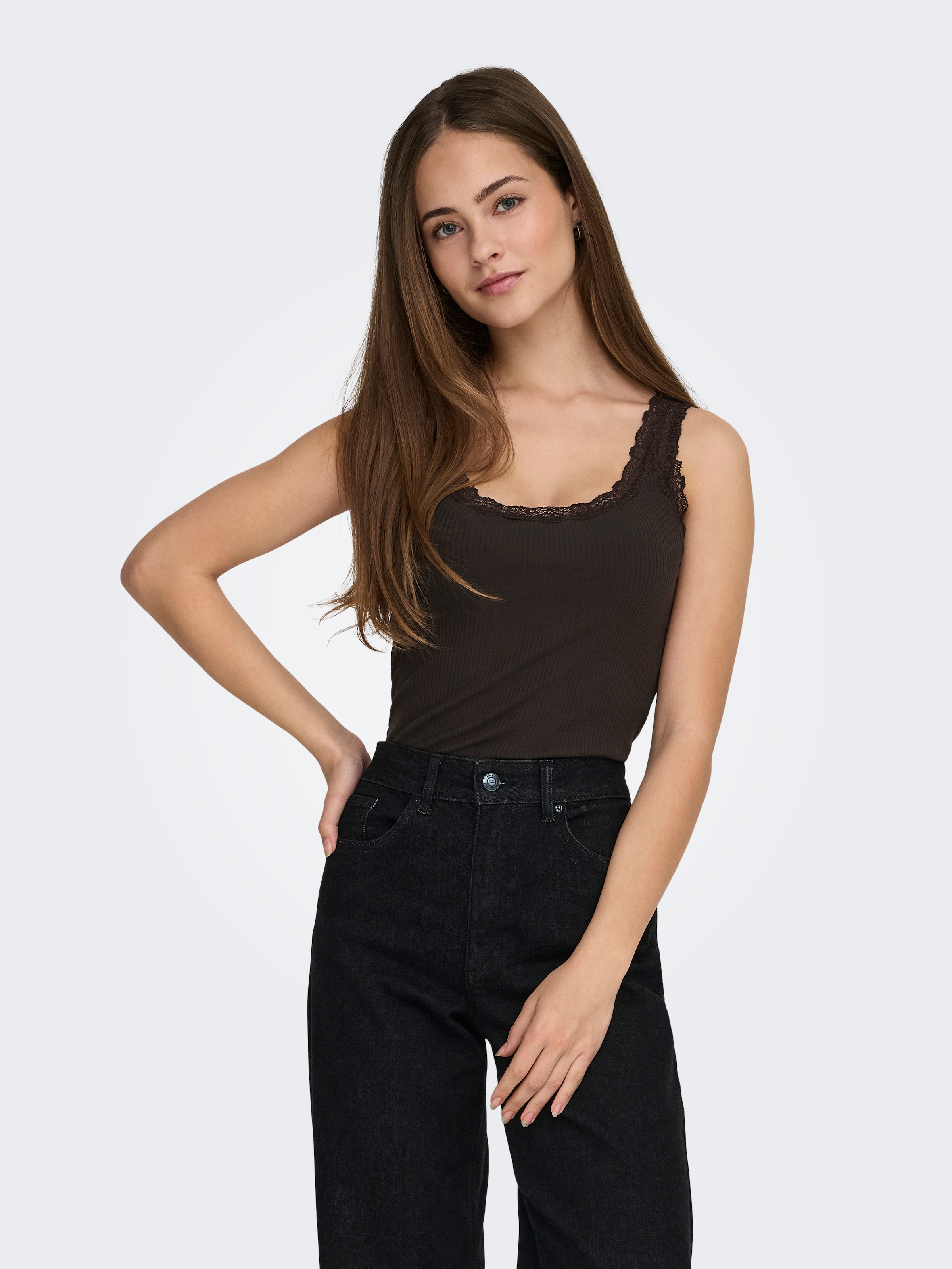 ONLY Tanktop "ONLSARA – Tanktop mit Spitzendetail am Ausschnitt" regular fi günstig online kaufen