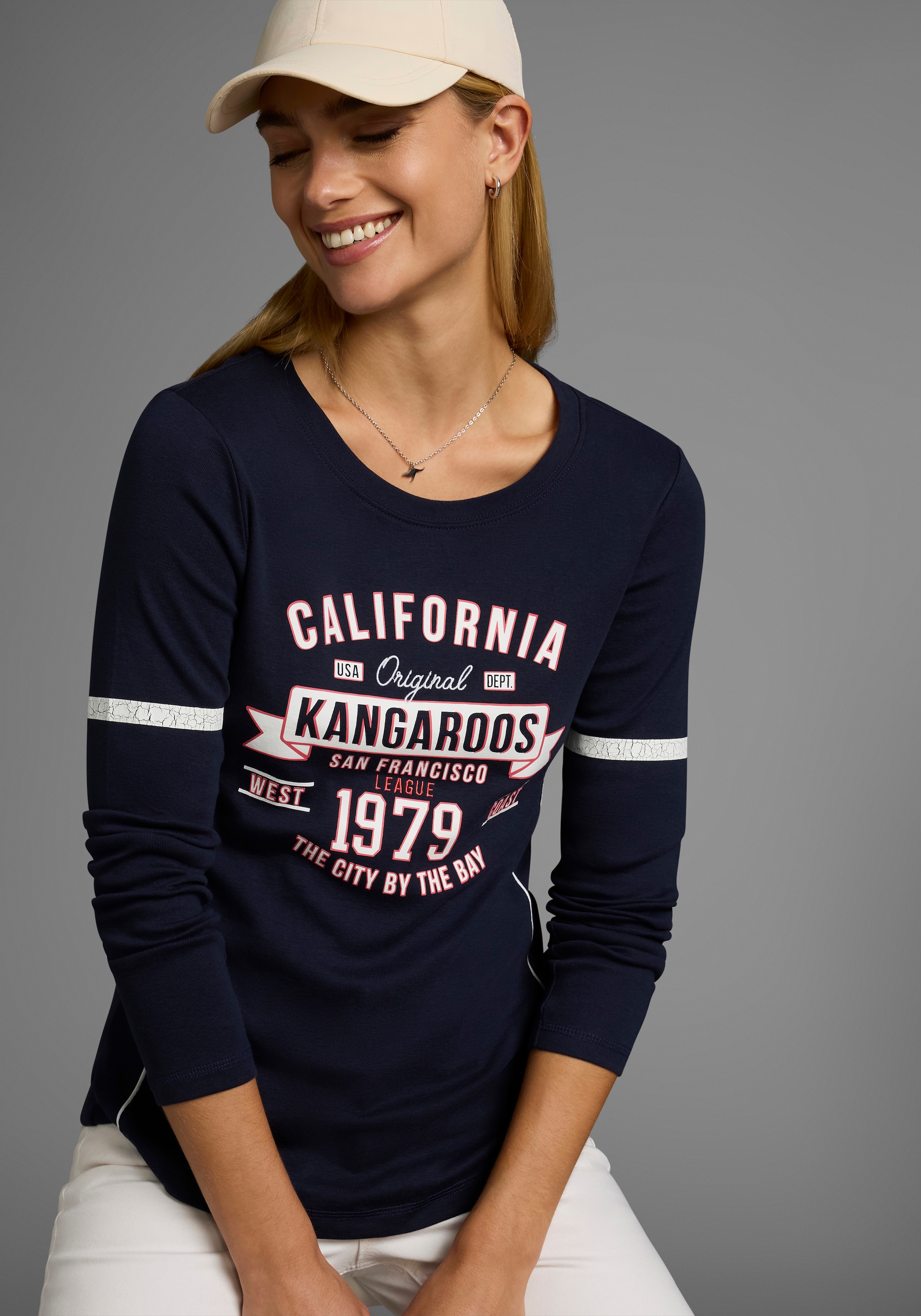 KangaROOS Langarmshirt, Langarm, sehr figurbetont, bedruckt und mit Stickerei
