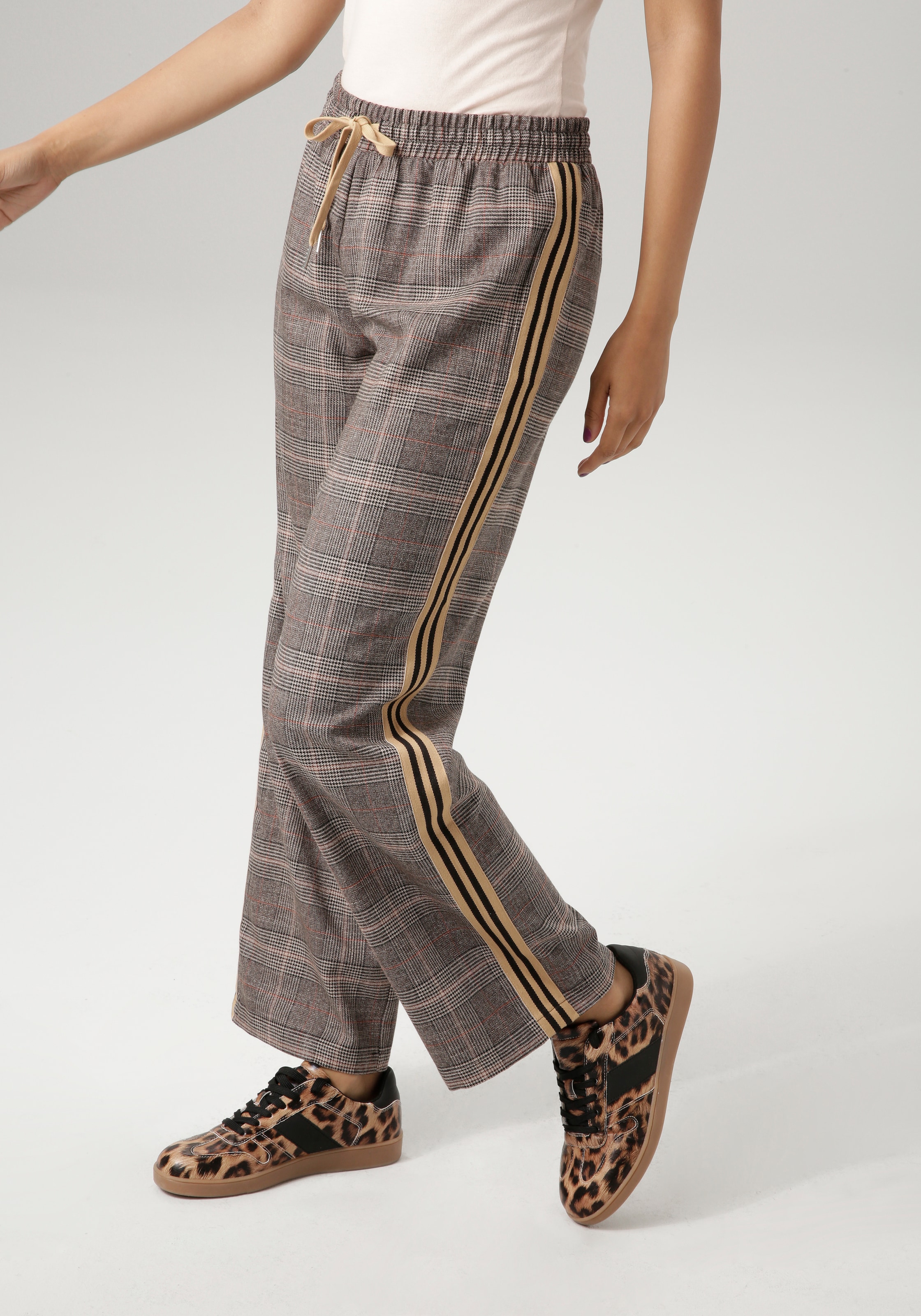 Aniston CASUAL Schlupfhose mit gestreiftem Tape an den Seitennähten günstig online kaufen