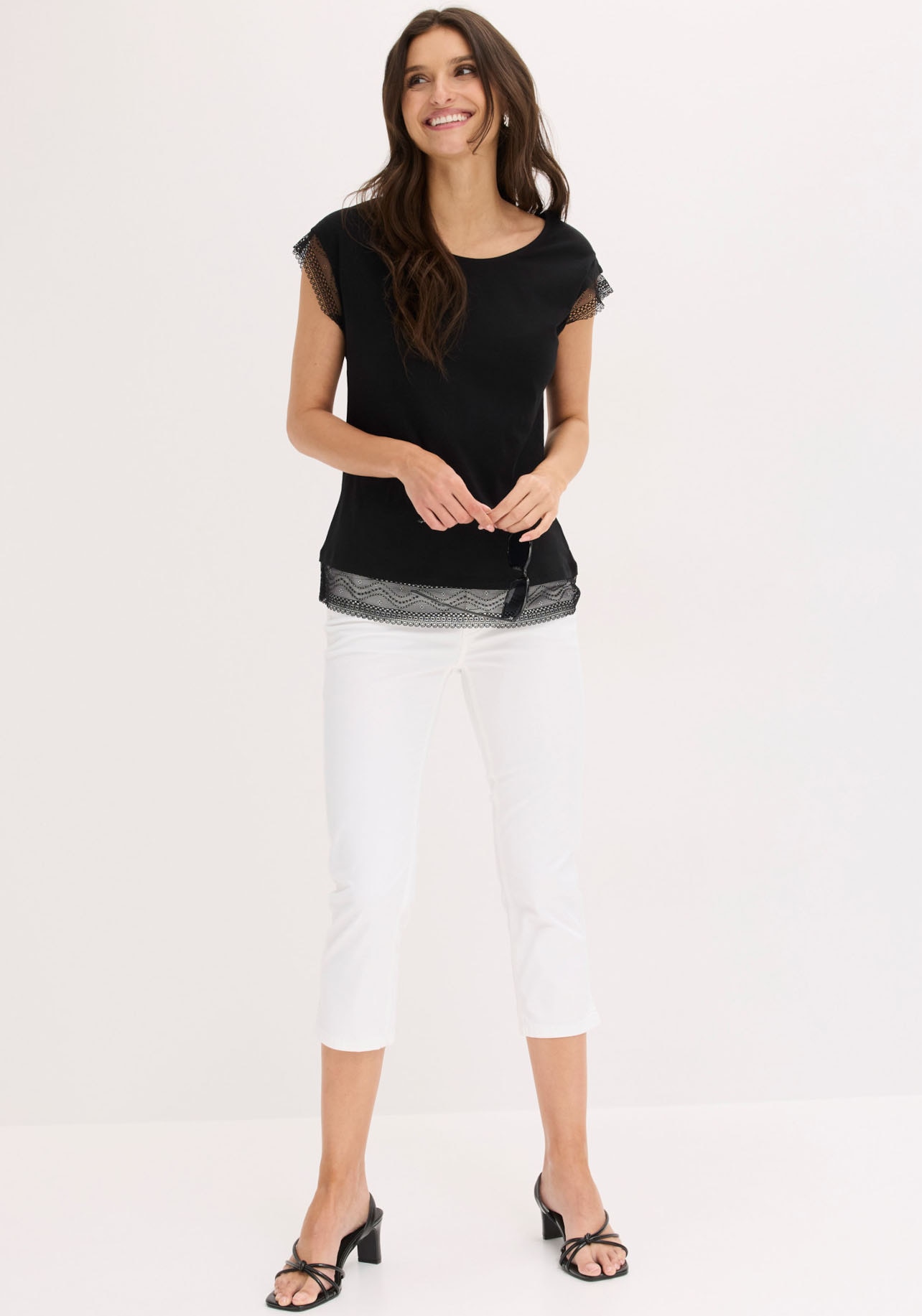 bonprix T-Shirt bequeme Passform, überschnittene Schultern, mit Spitzendetails