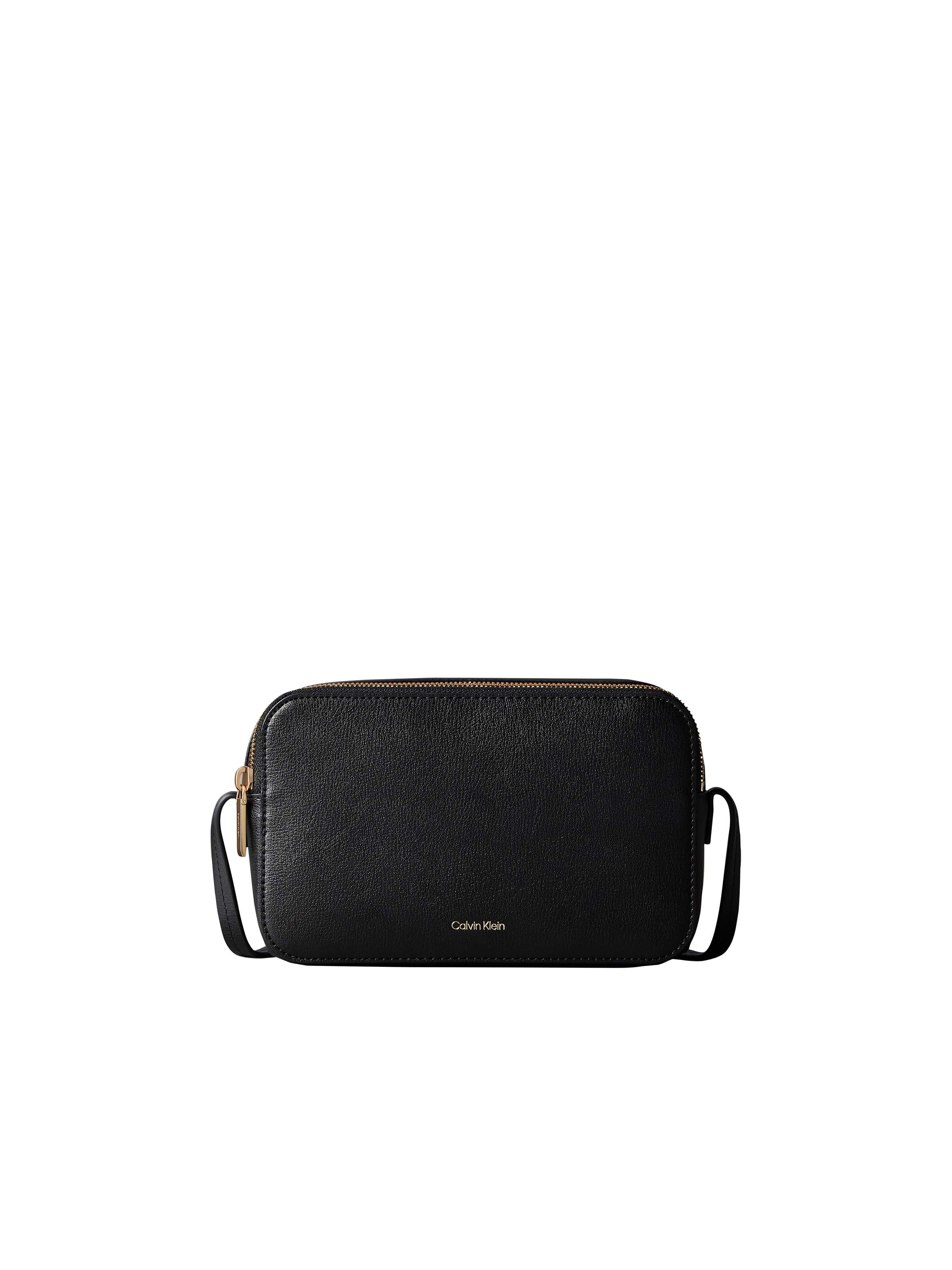 Calvin Klein Umhängetasche "FOIL LOGO ELONGATED CAMERA BAG" Unisex Mini Bag, Schultertasche mit CK-Logo