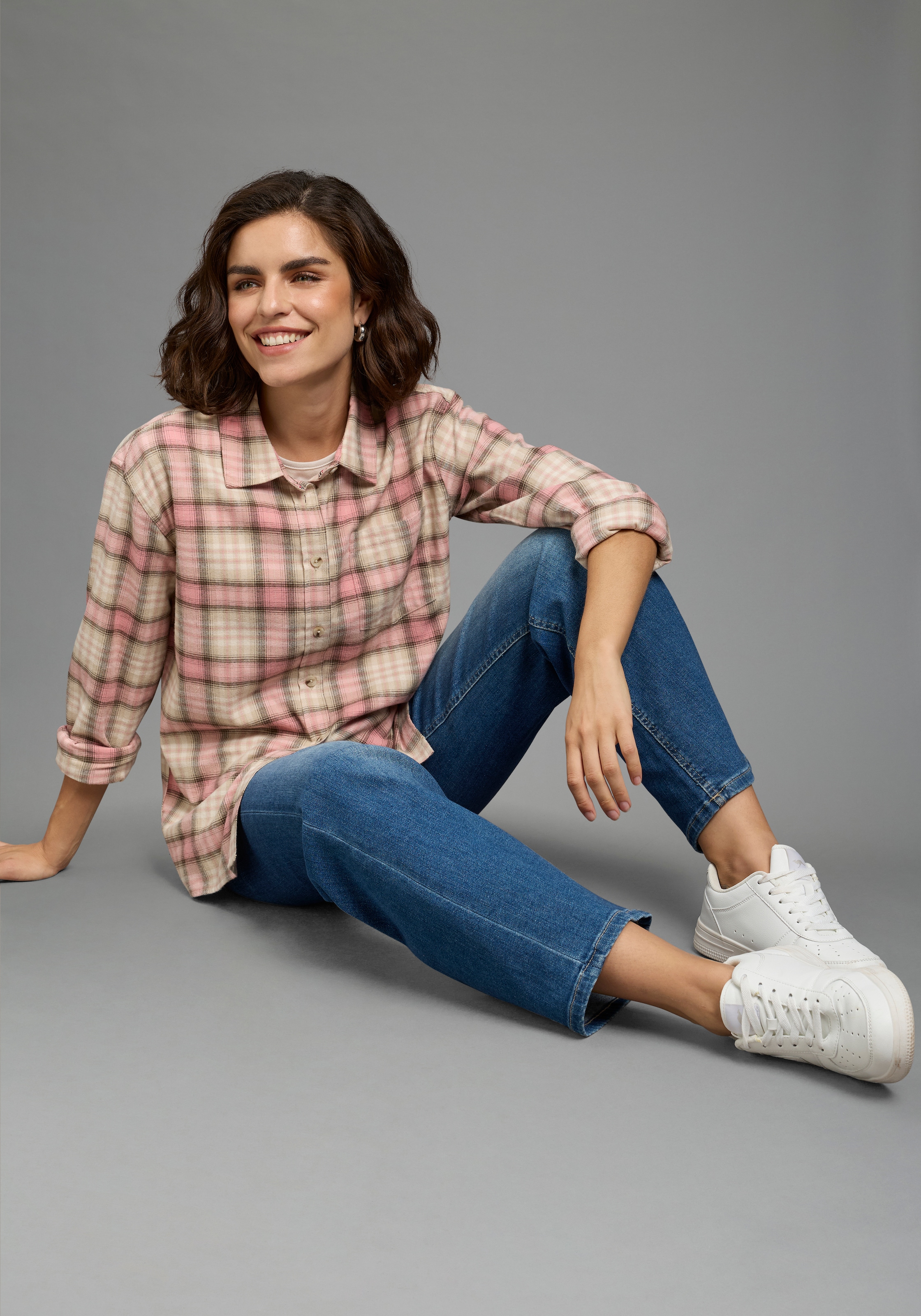 KangaROOS Hemdbluse Oversize-Passform, Langarm mit 1-Knopf-Manschette und Ärmelschlitz
