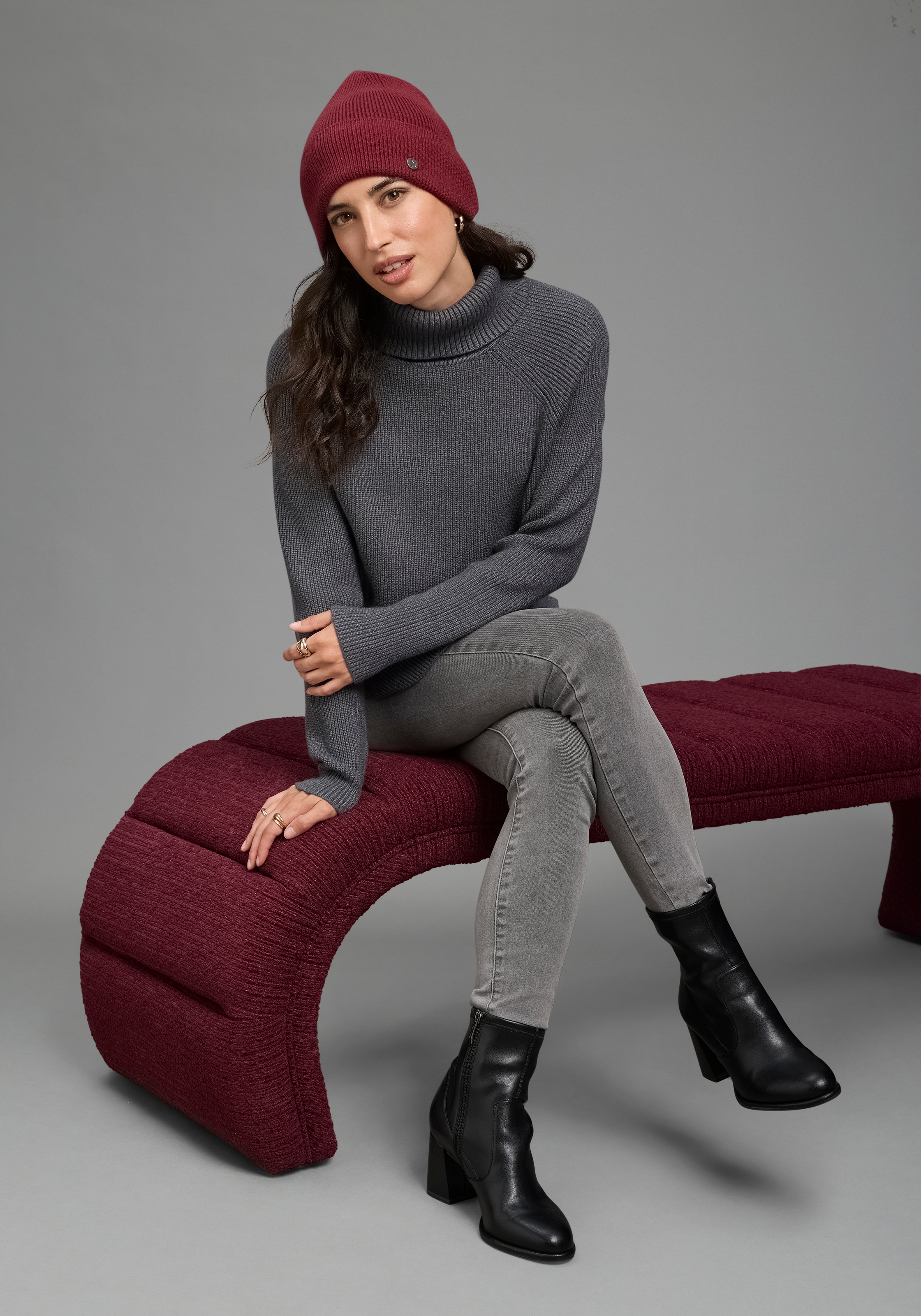 Laura Scott Strickpullover »mit Rollkragen und figurumspielender Passform« aus kuscheliger Viskosemischung