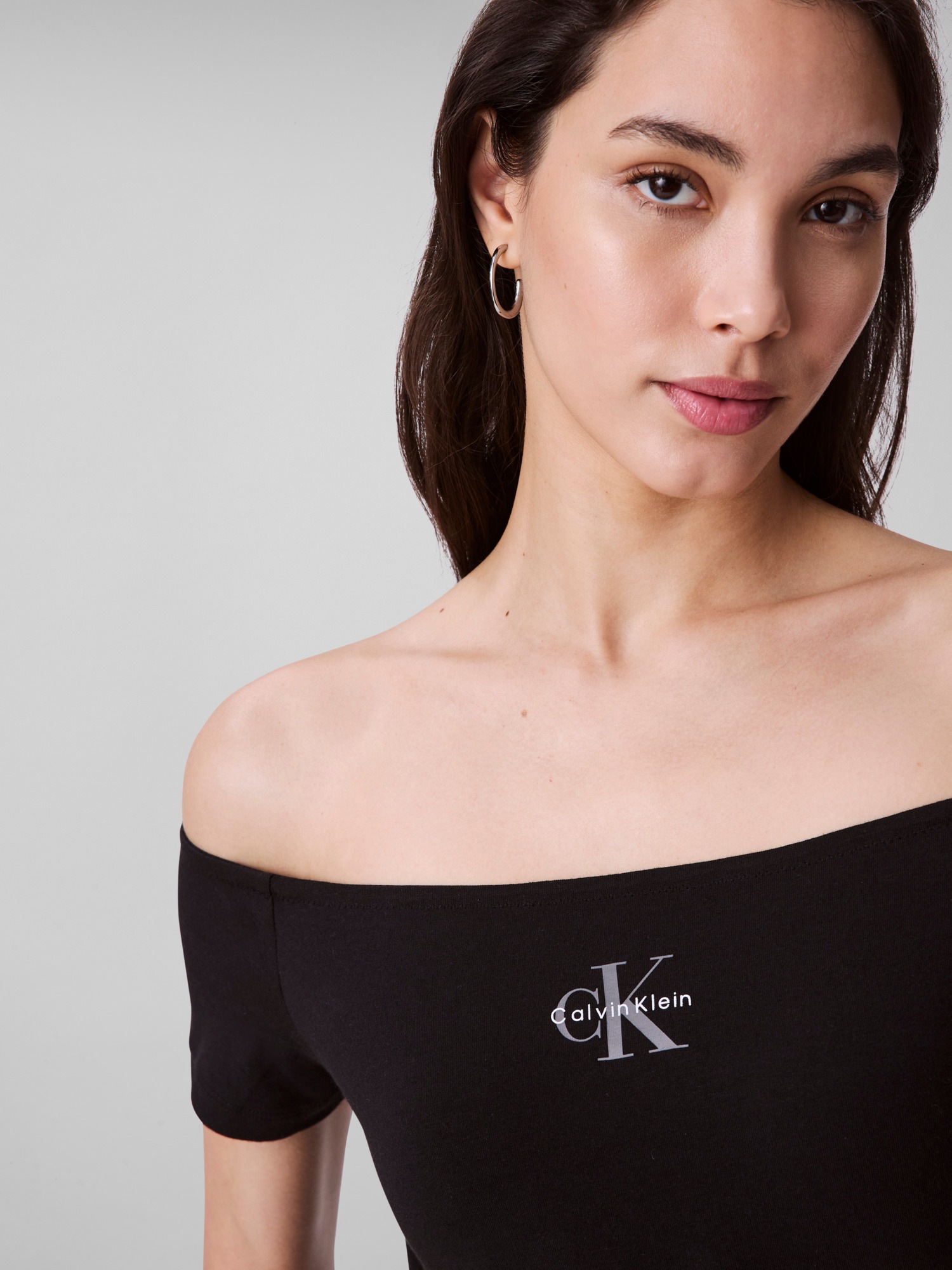 Thumbnail - Calvin Klein Jeans Blusentop "MNGRM OFF SHLDR STRT" Mit tiefem Rundhalsausschnitt