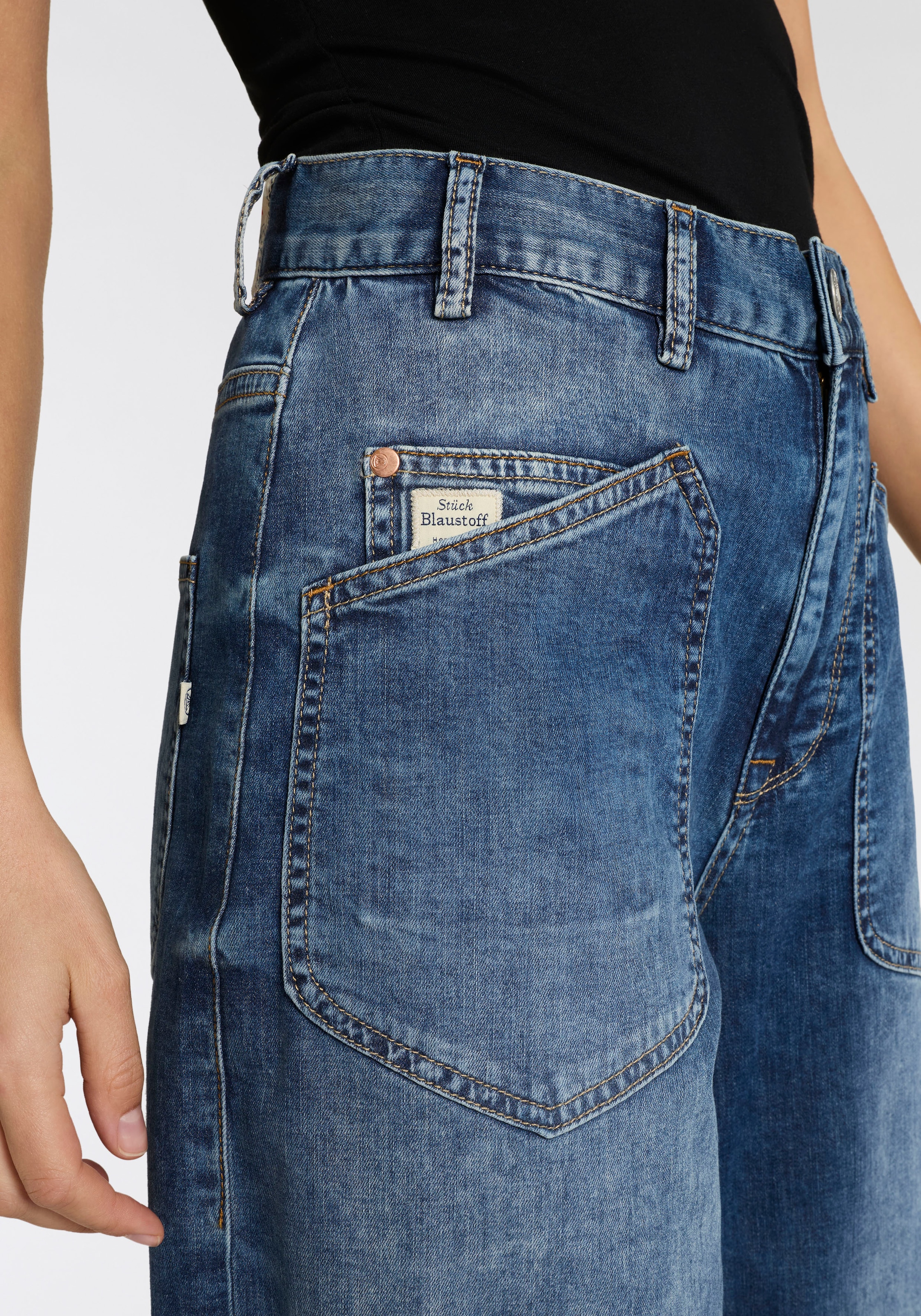 Herrlicher Loose-fit-Jeans »Meryll Denim Light« O-Shape mit aufgesetzten Taschen