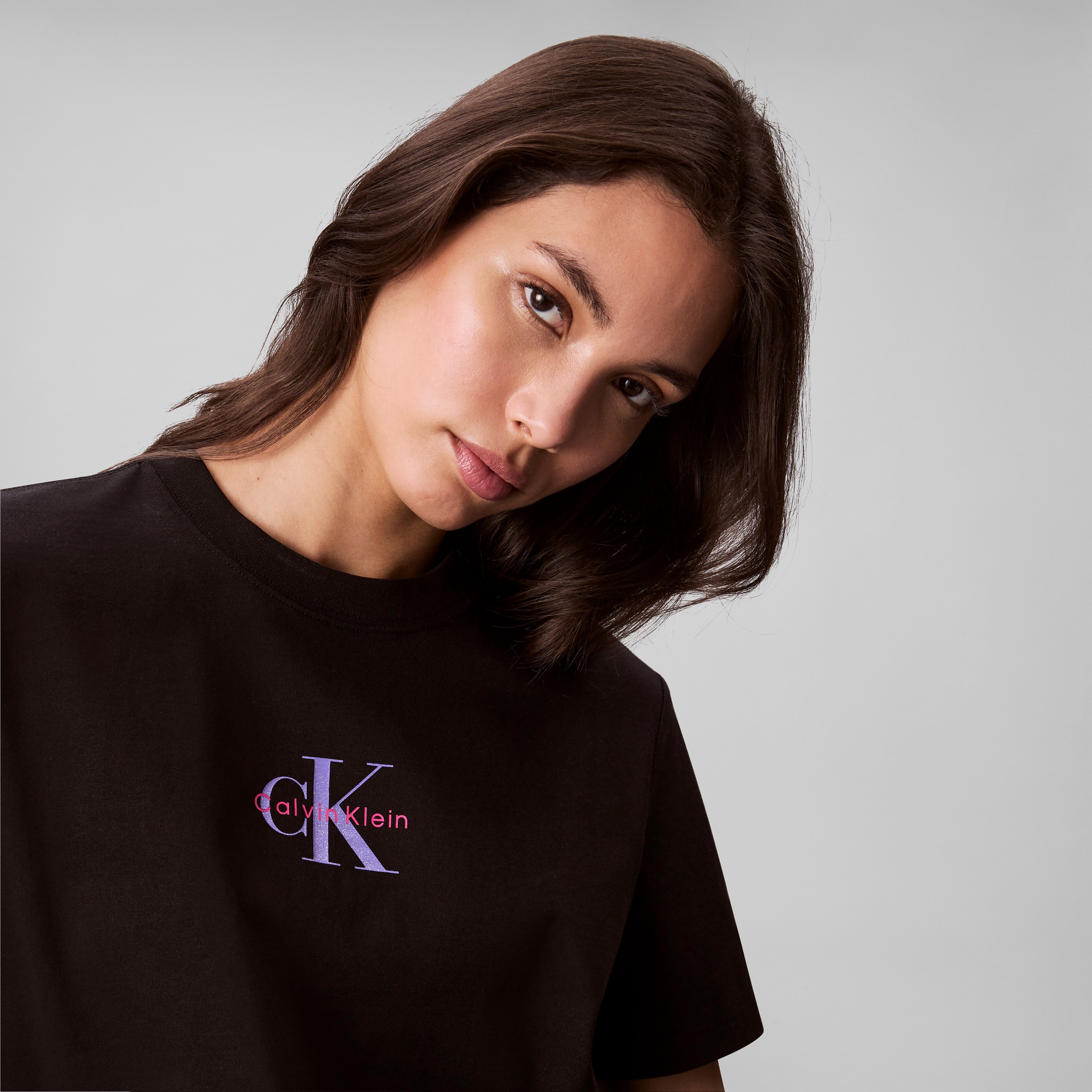 Calvin Klein Jeans Kurzarmshirt "SS 20s CLASSIC LOGO TEE" Mit Glitzer-Logo günstig online kaufen