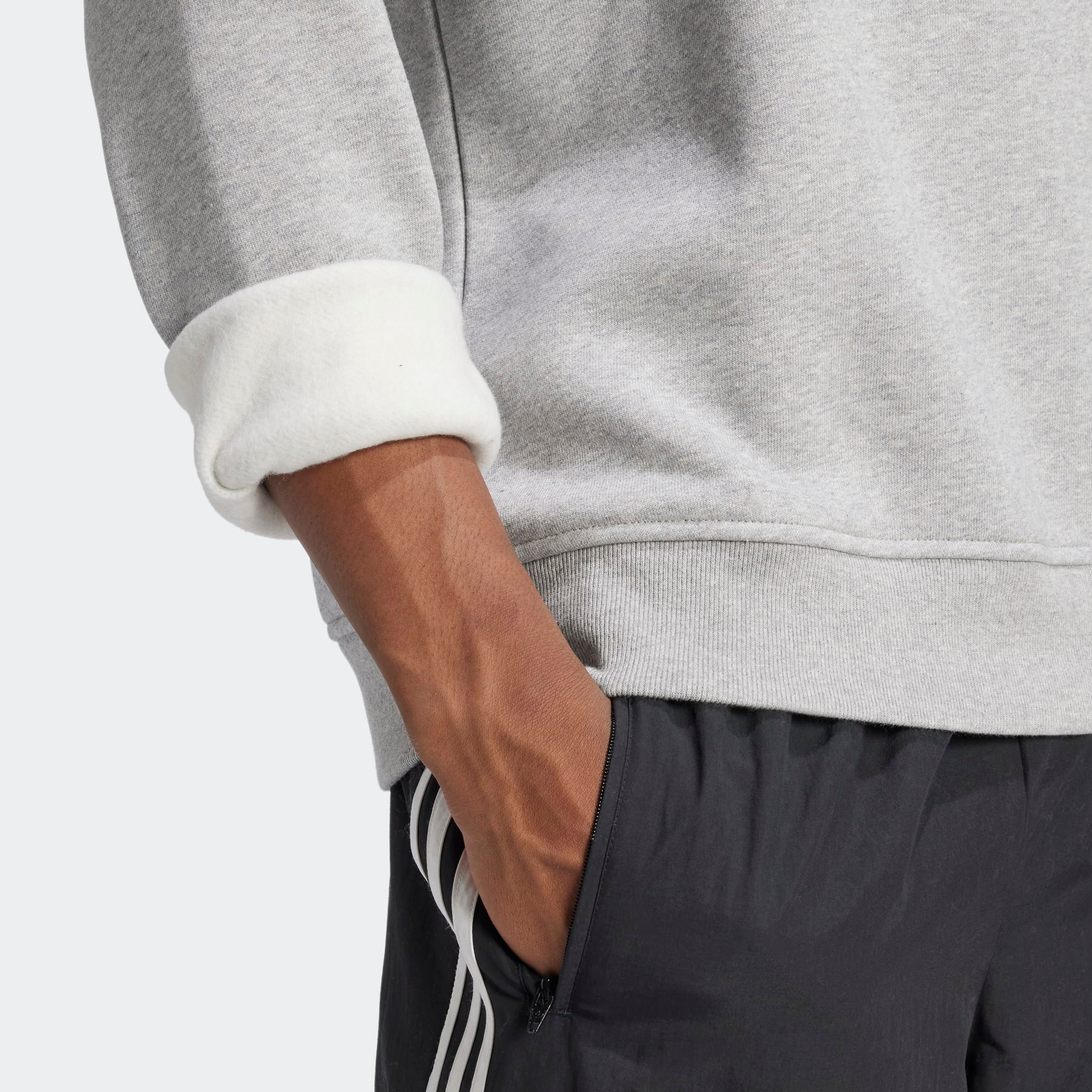 adidas Originals Sweatshirt »ESS CREW«, Essentials Pullover, weiche Innenseite