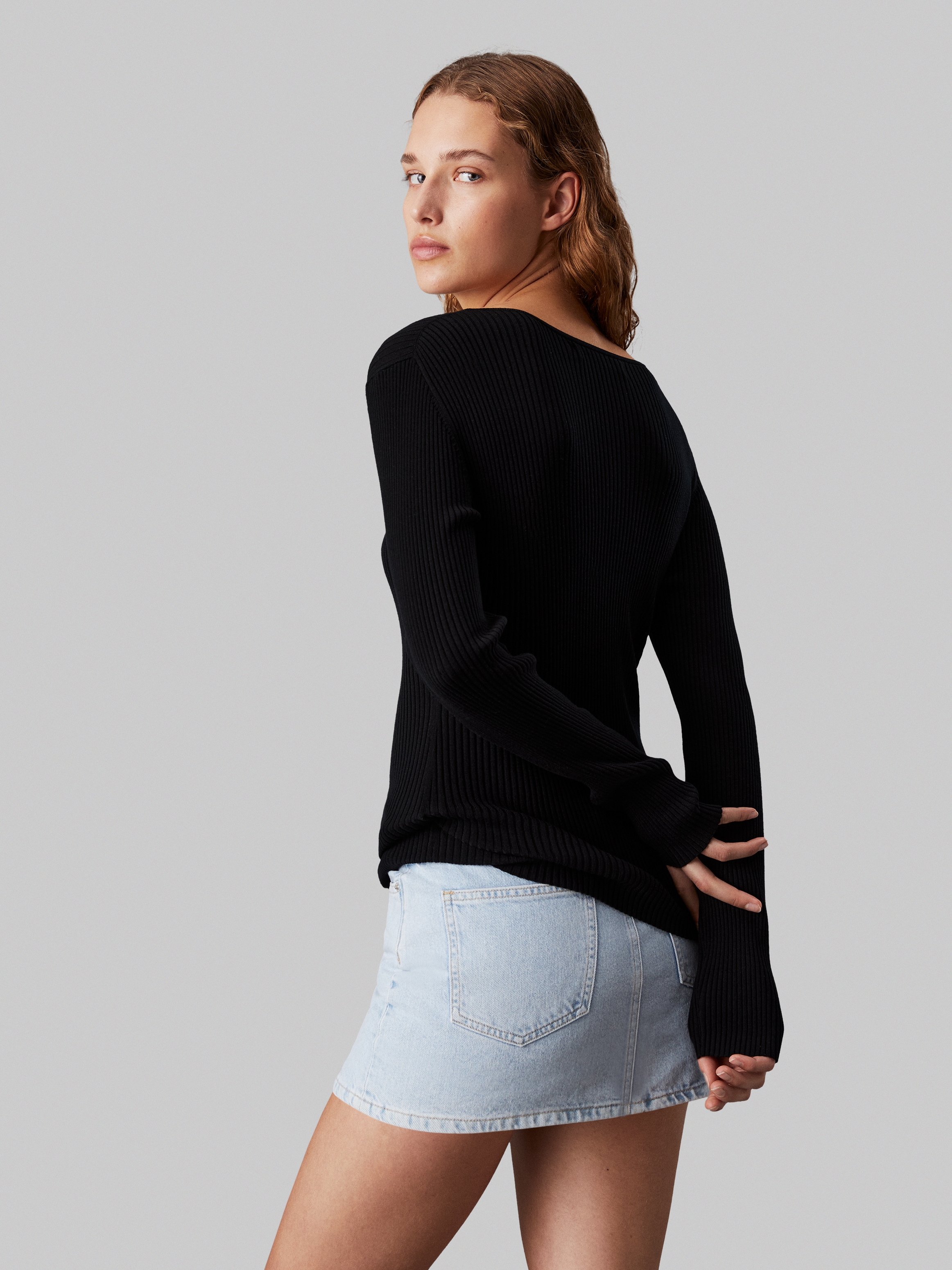 Calvin Klein Jeans Rundhalspullover »WOVEN LABEL TIGHT SWEATER«, mit Logopatch