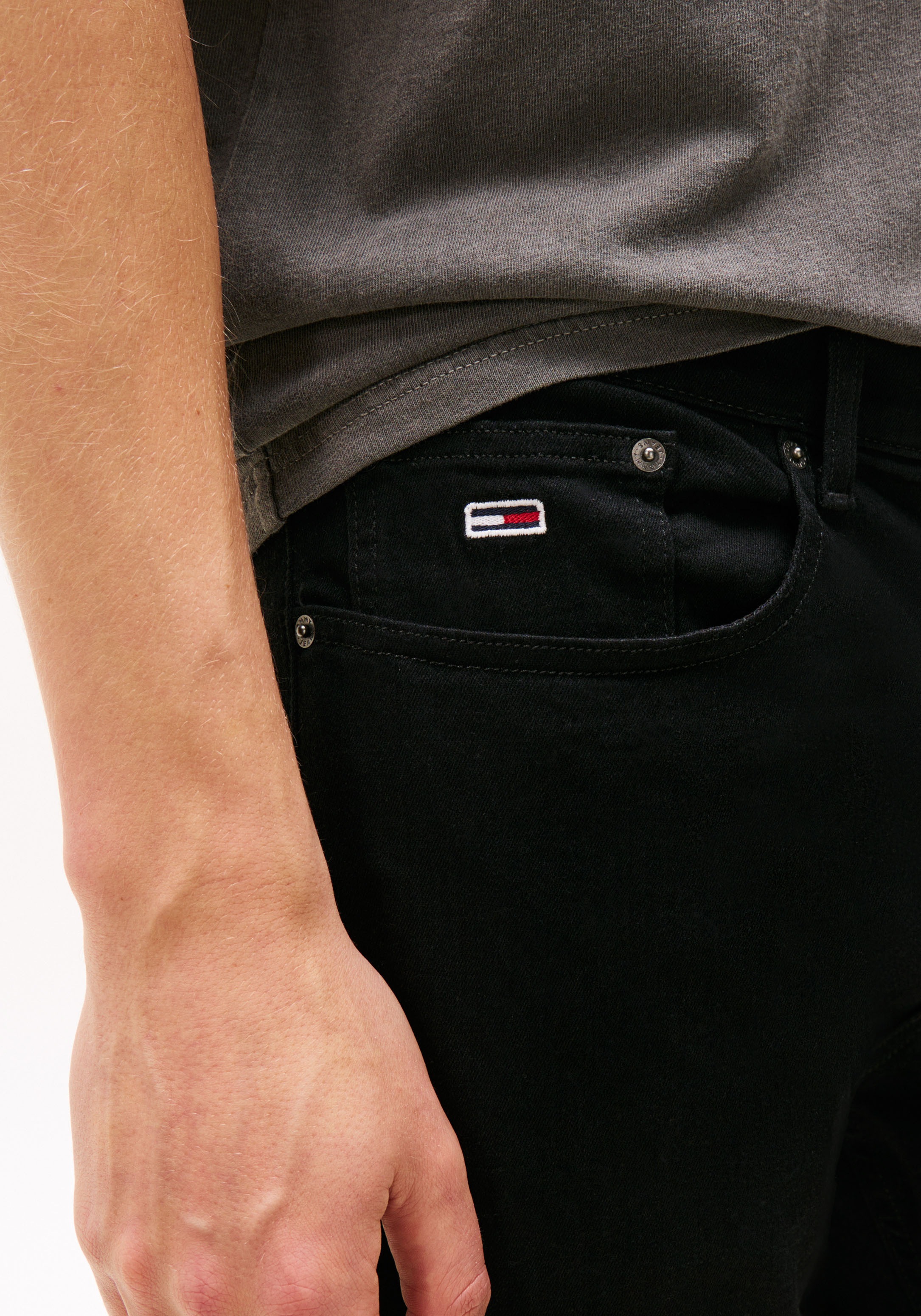 Tommy Jeans "Austin Slim Tapered" zum Knöchel hin schmaler werdende Jeans m günstig online kaufen