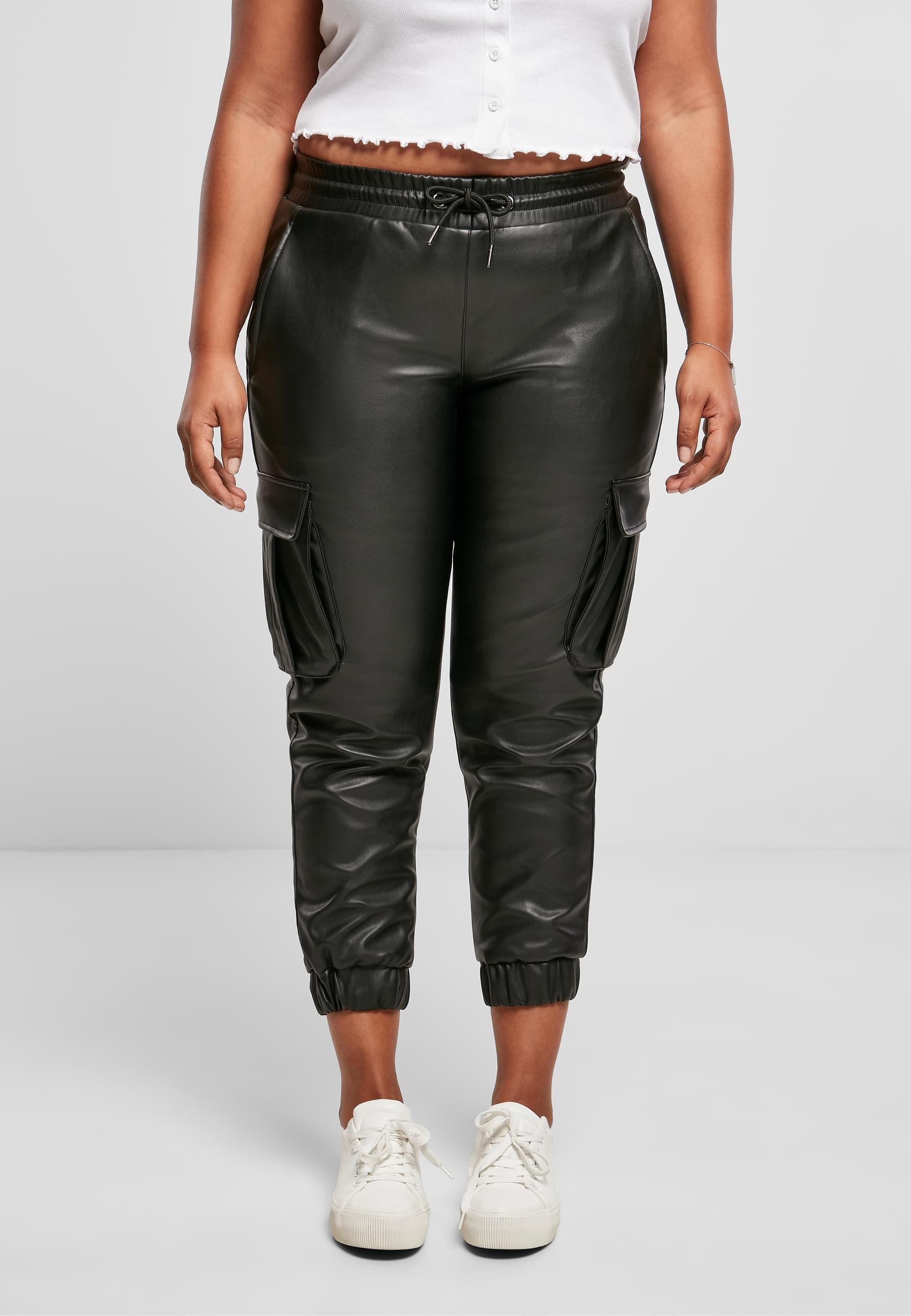 URBAN CLASSICS Cargohose »Urban Classics Damen Ladies Faux Leather Cargo Pants«, (1 tlg.)