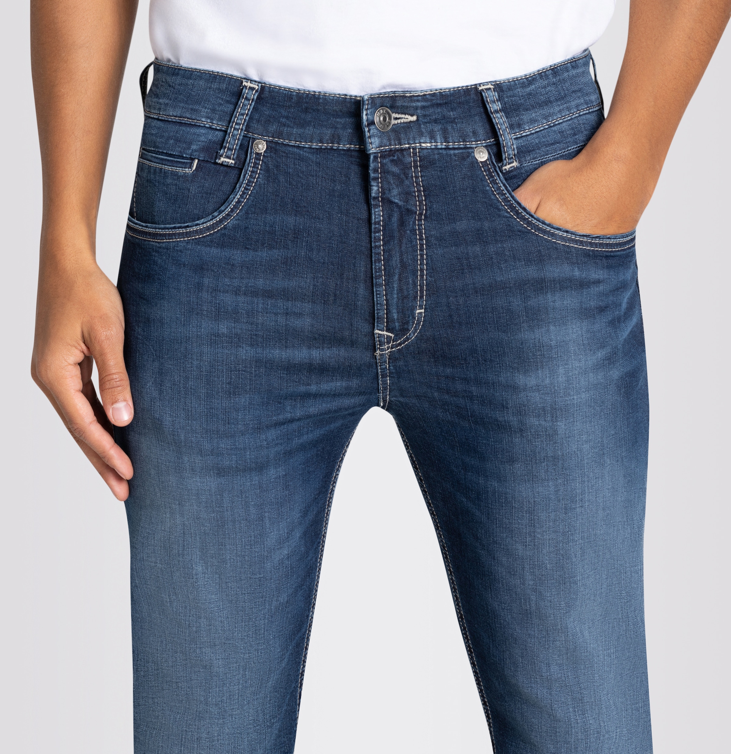 MAC Slim-fit-Jeans »Arne-Pipe light«, schmaler figurbetonender Schnitt