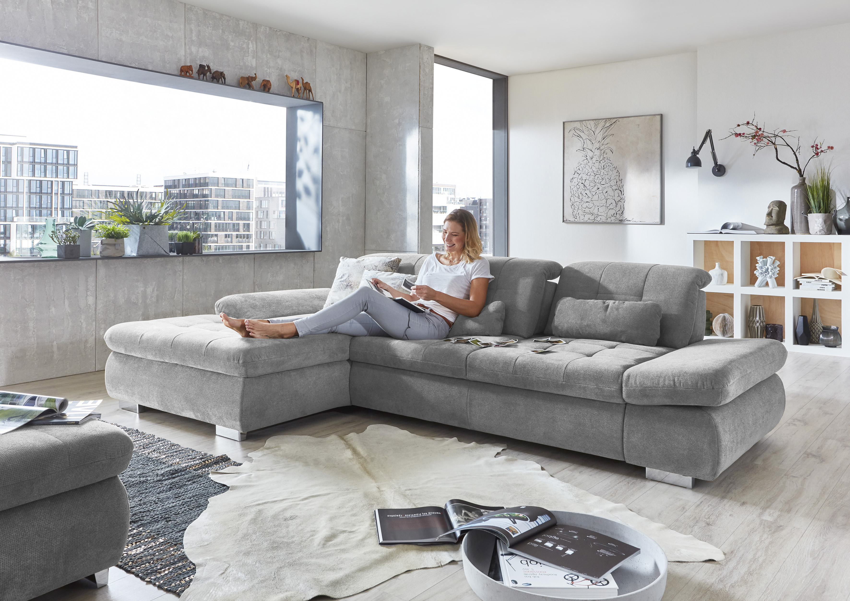 Die PlanBar Ecksofa "MP-IN17004 L-Form, Breite 331 cm, Federkern-Polsterung" inkl. Sitztiefenverstellung, wahlweise weitere Funktionen