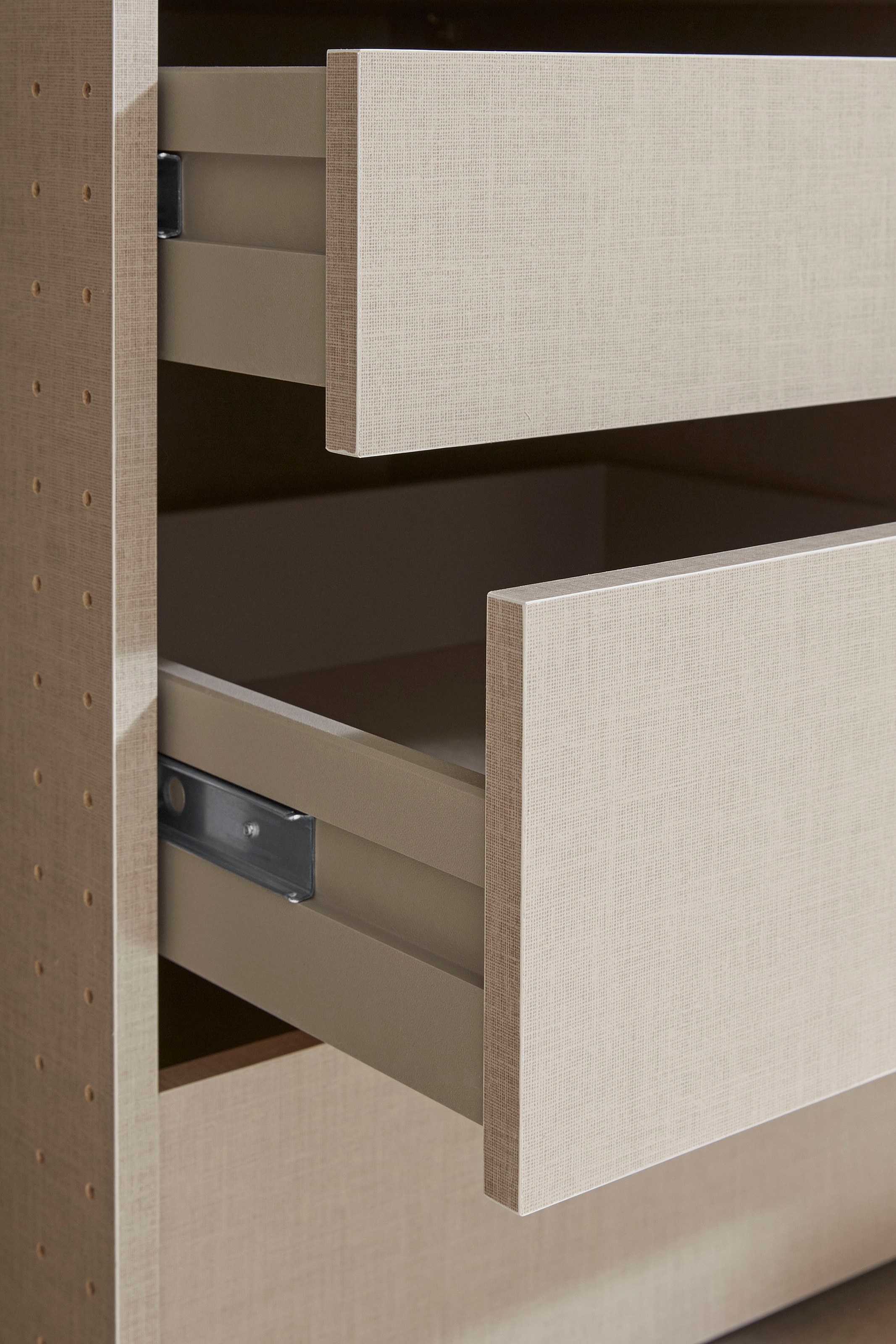 rauch Drehtürenschrank »Kleiderschrank Schrank Garderobe TOPSELLER OTELI inkl. Inneneinteilung«, (erhältlich in Breiten 91-360 cm, ab Breite 136cm inkl. Innenschubladen), mit zusätzlichen Einlegeböden, optional mit Spiegel MADE IN GERMANY