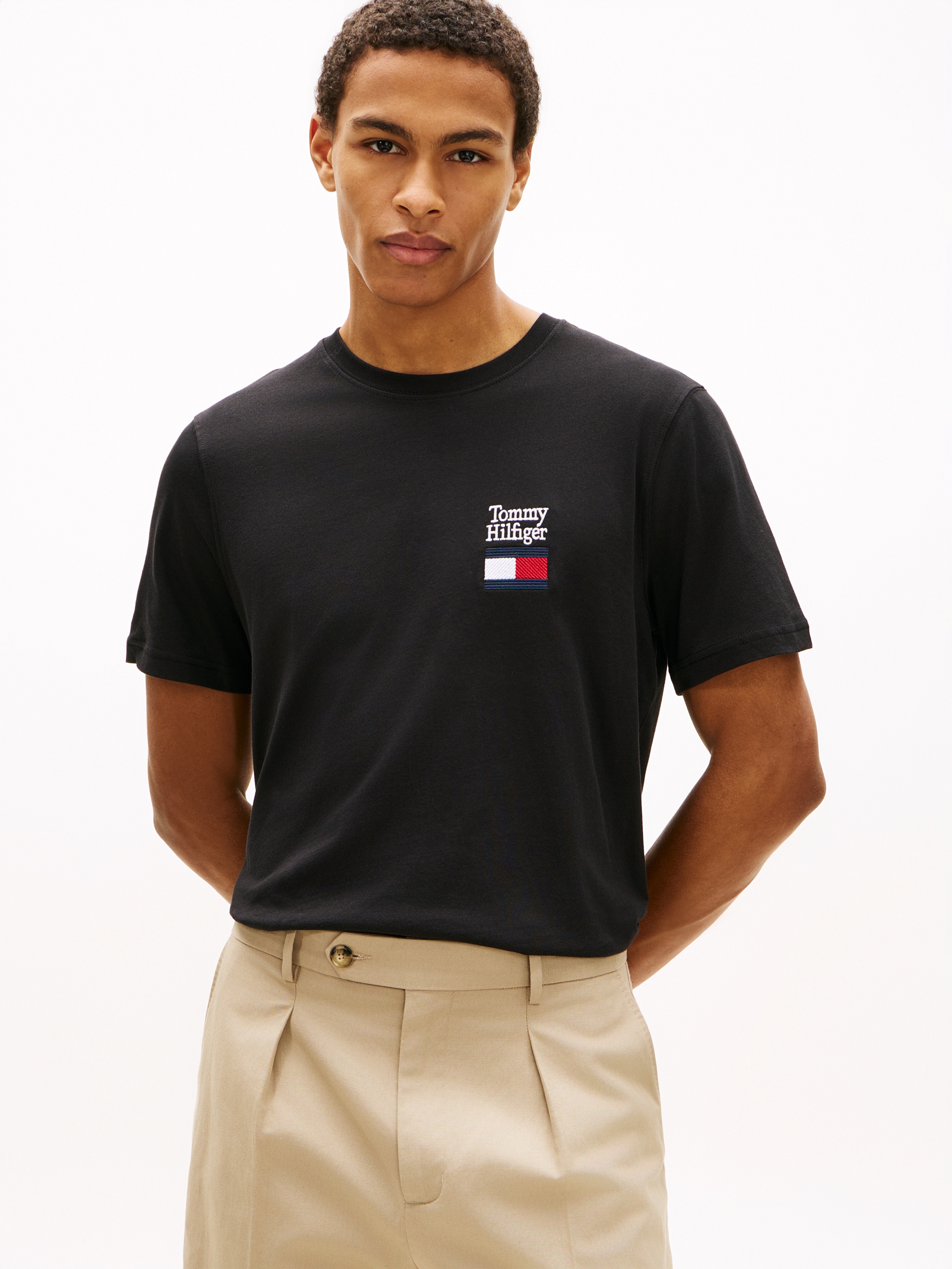 Tommy Hilfiger T-Shirt »BRAND LOVE TEXT STACK« Regular fit mit Rundhalsausschnitt