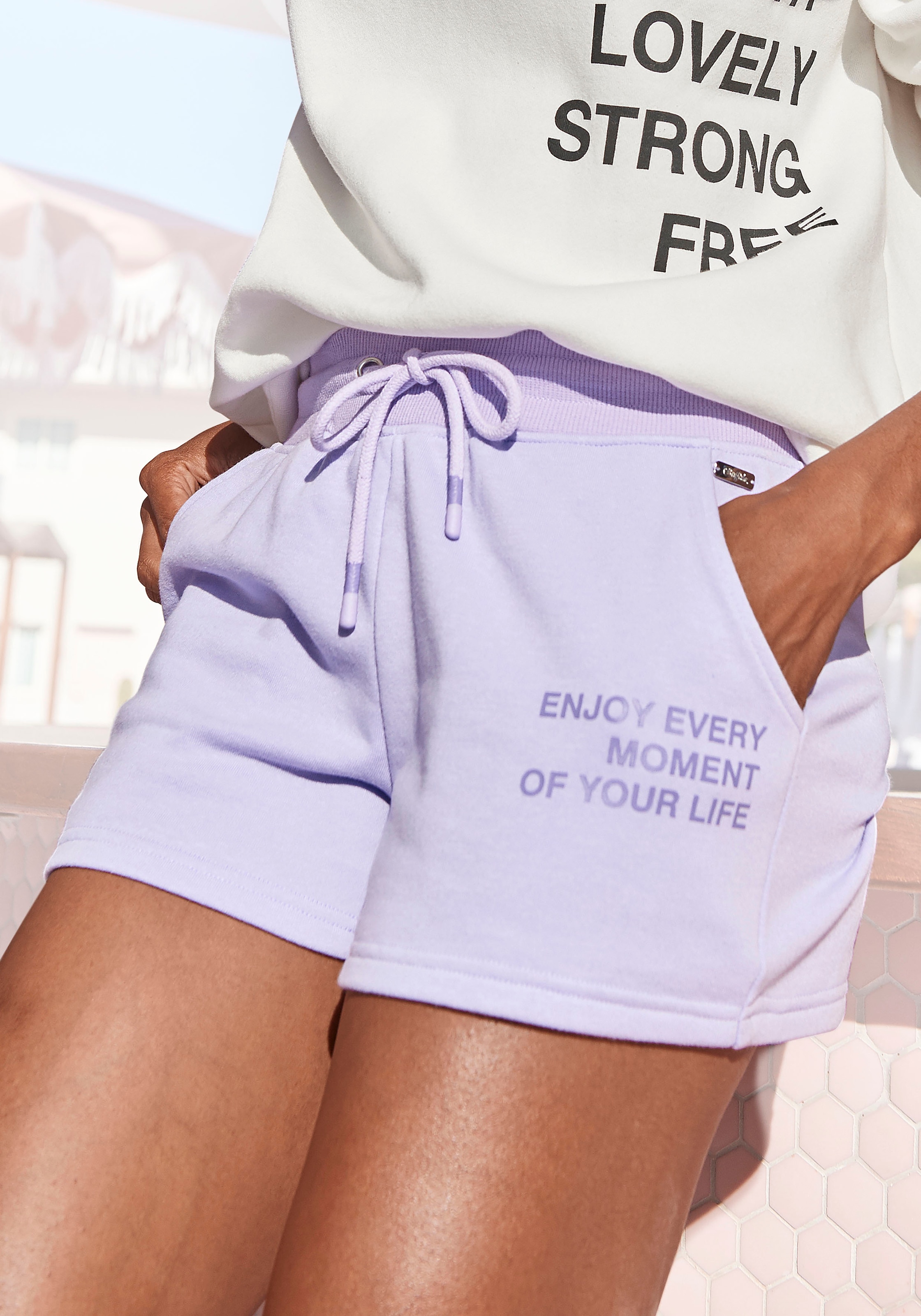 Buffalo Sweatshorts, mit Statement Druck, Loungewear