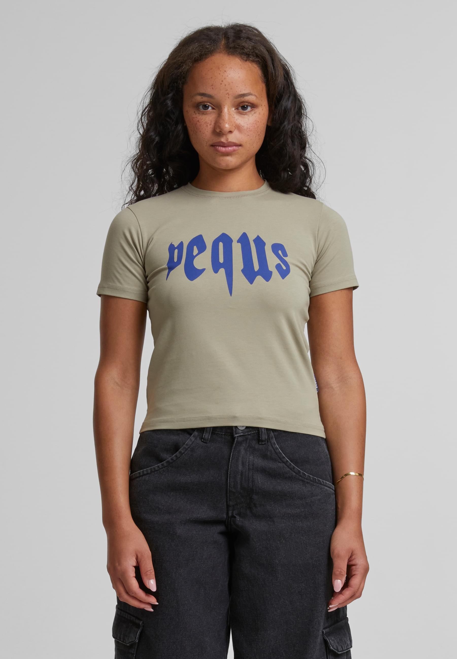 PEQUS T-Shirt »PEQUS PEQUS Fitted Mythic Logo T-Shirt«, (1 tlg.)