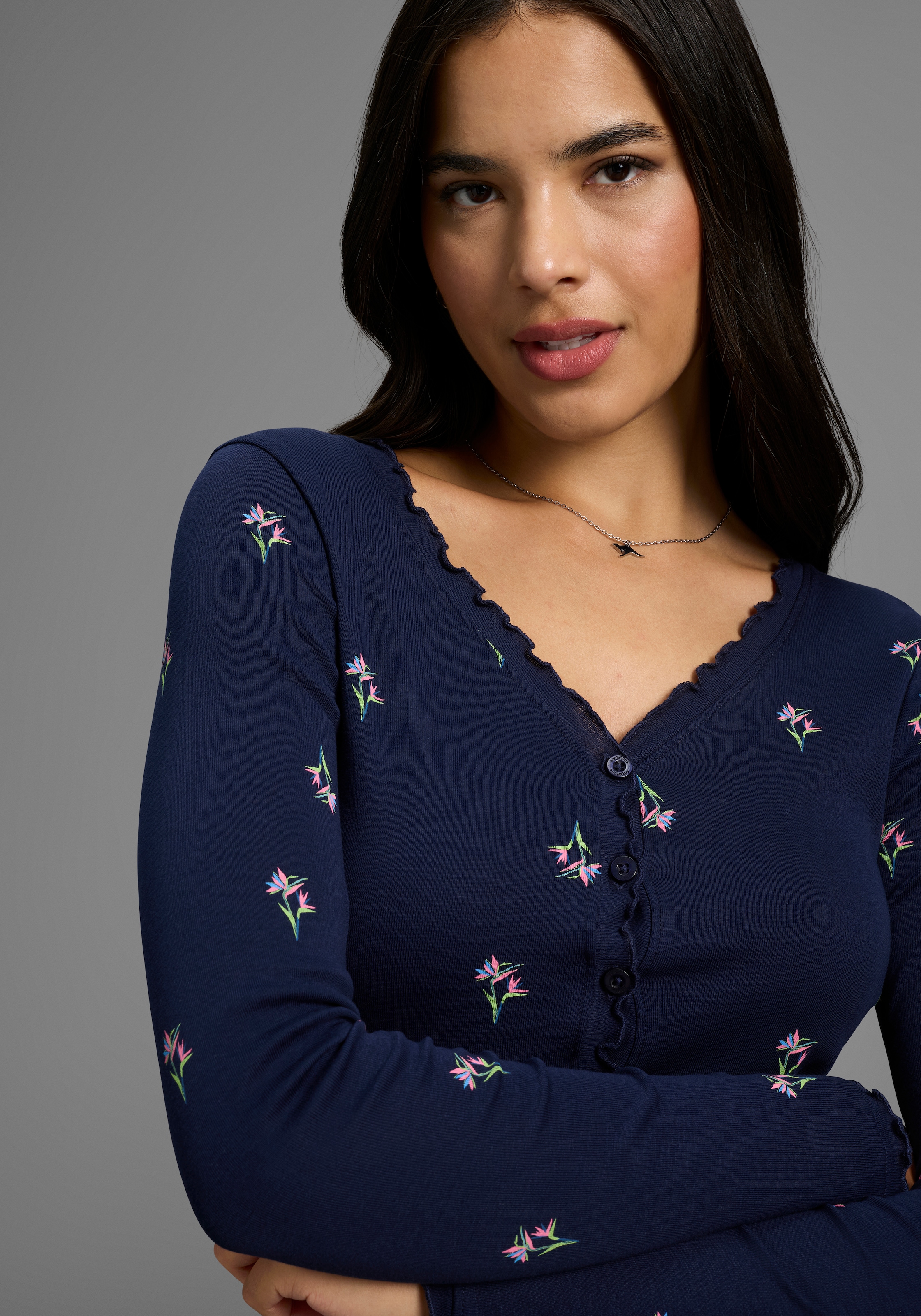 KangaROOS Langarmshirt, mit Blumendruck und Knopfleiste