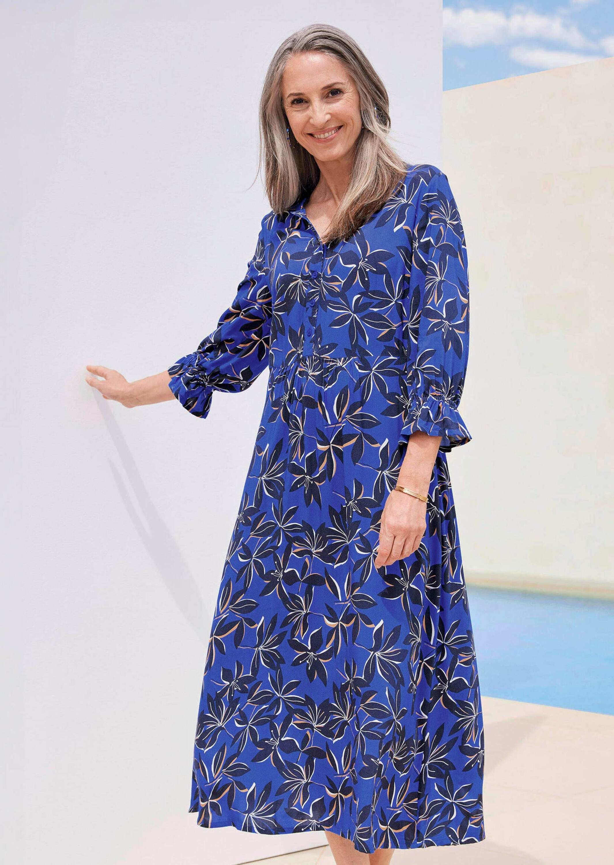 GOLDNER Sommerkleid »Kurzgröße Fließendes Viskosekleid mit V-Ausschnitt«