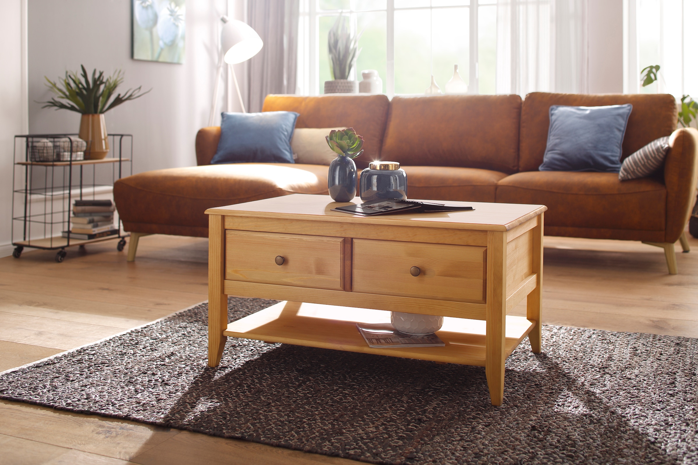 Home affaire Couchtisch »Leonis«, Breite 89 cm, mit Schubladen und Ablageboden, aus massiver Kiefer