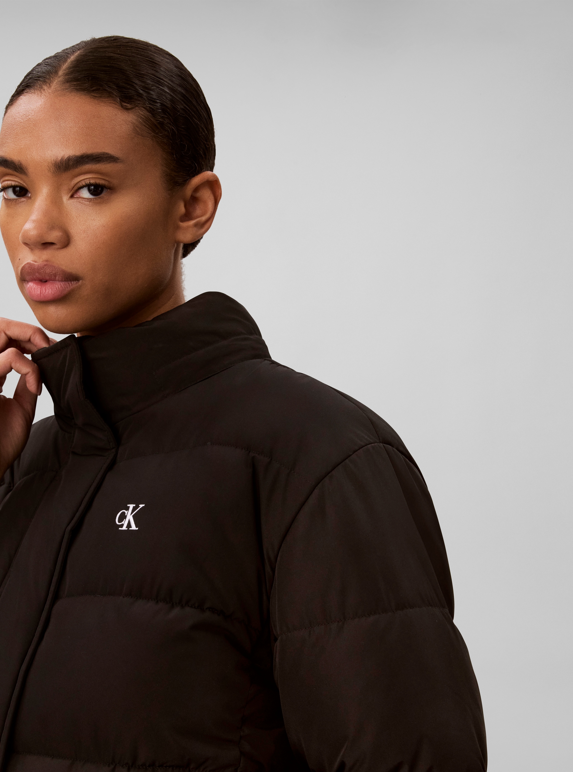 Calvin Klein Jeans Steppjacke mit Kapuze abnehmbare Kapuze, kurze Form, verdeckter Reißverschluss