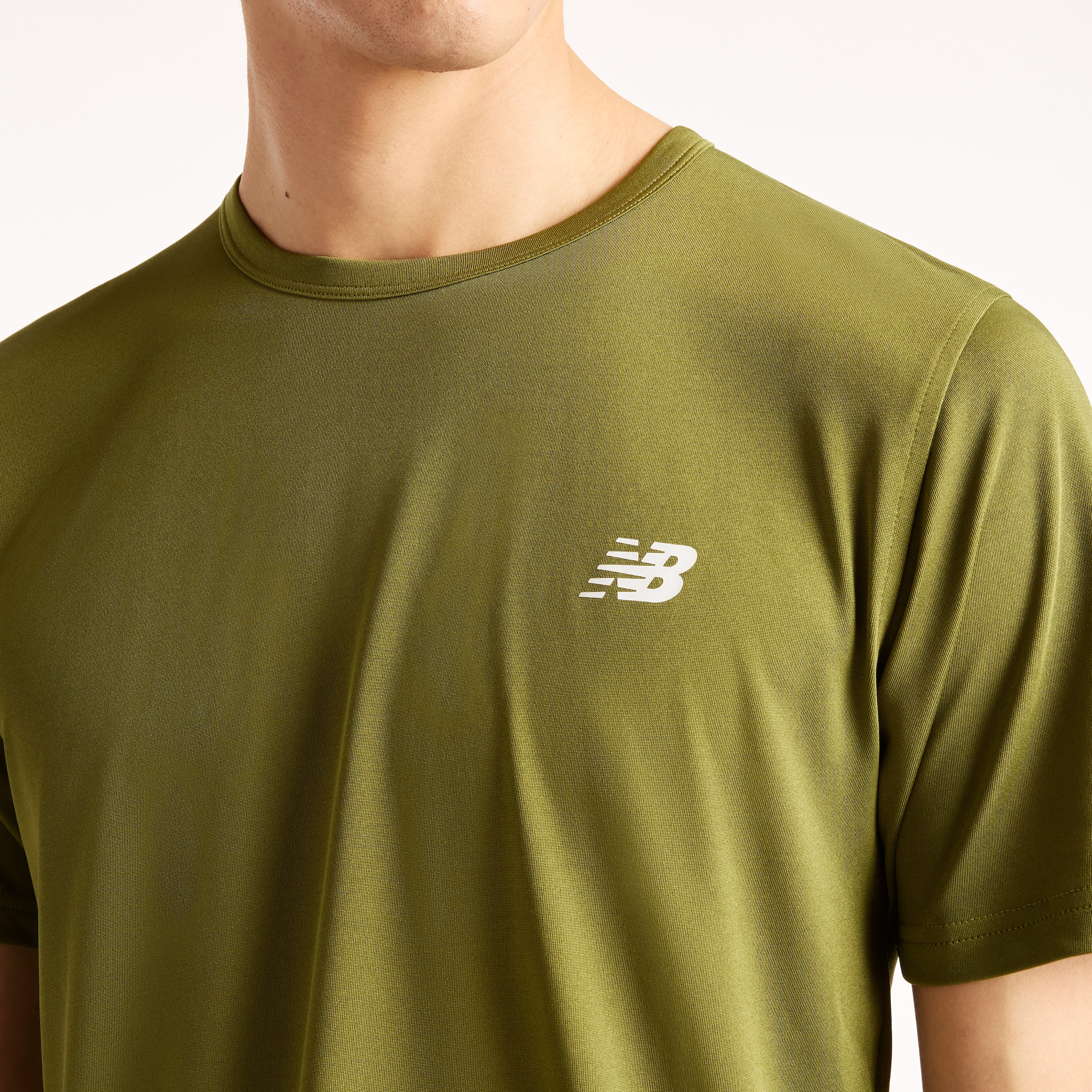 New Balance Trainingsshirt »SPORT ESSENTIALS UTILITY T-SHIRT« atmungsaktiv, schnell trocknend, aus Polyester