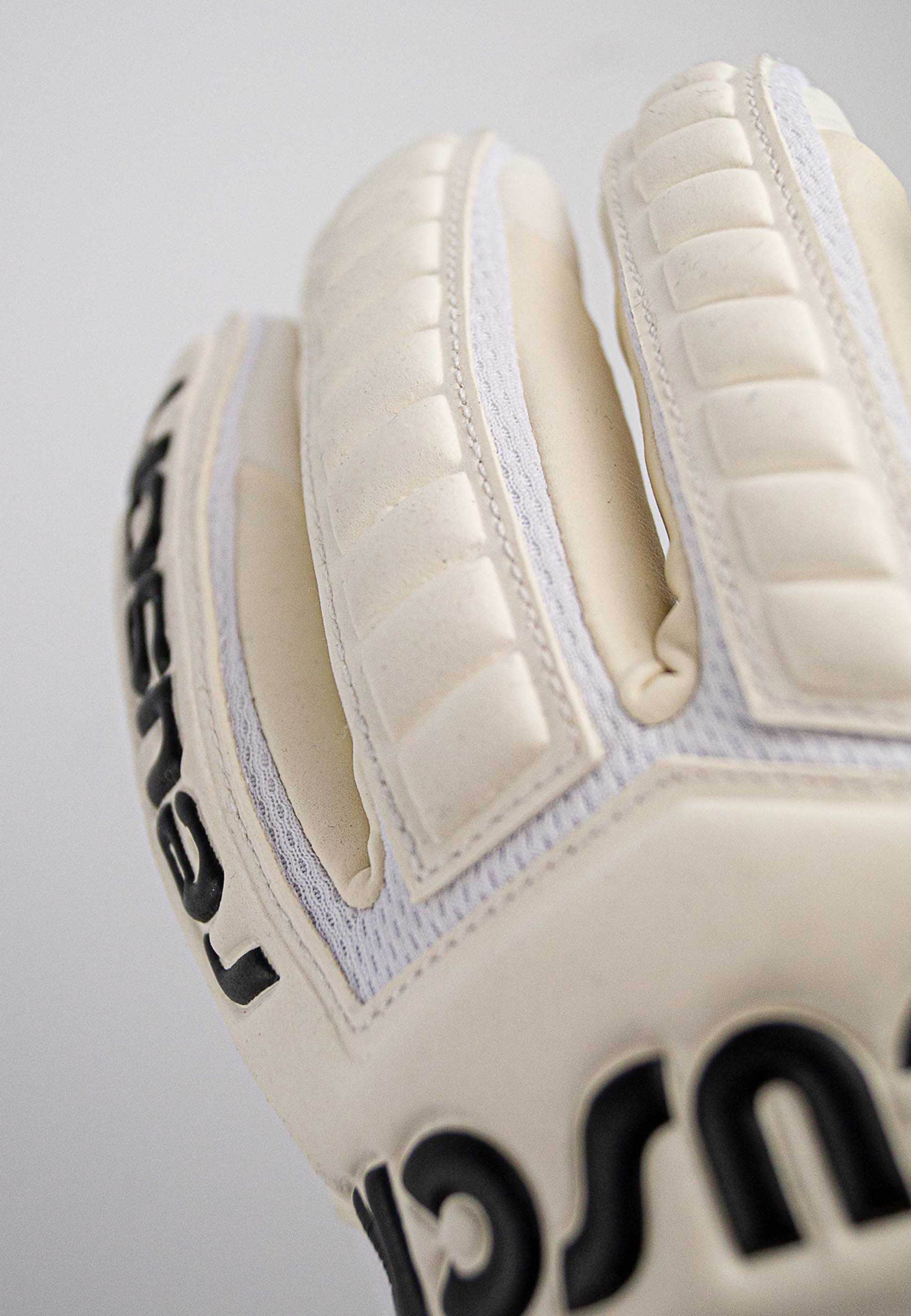 Reusch Torwarthandschuhe »Legacy Arrow Silver«, mit praktischer Aufpralldämpfung