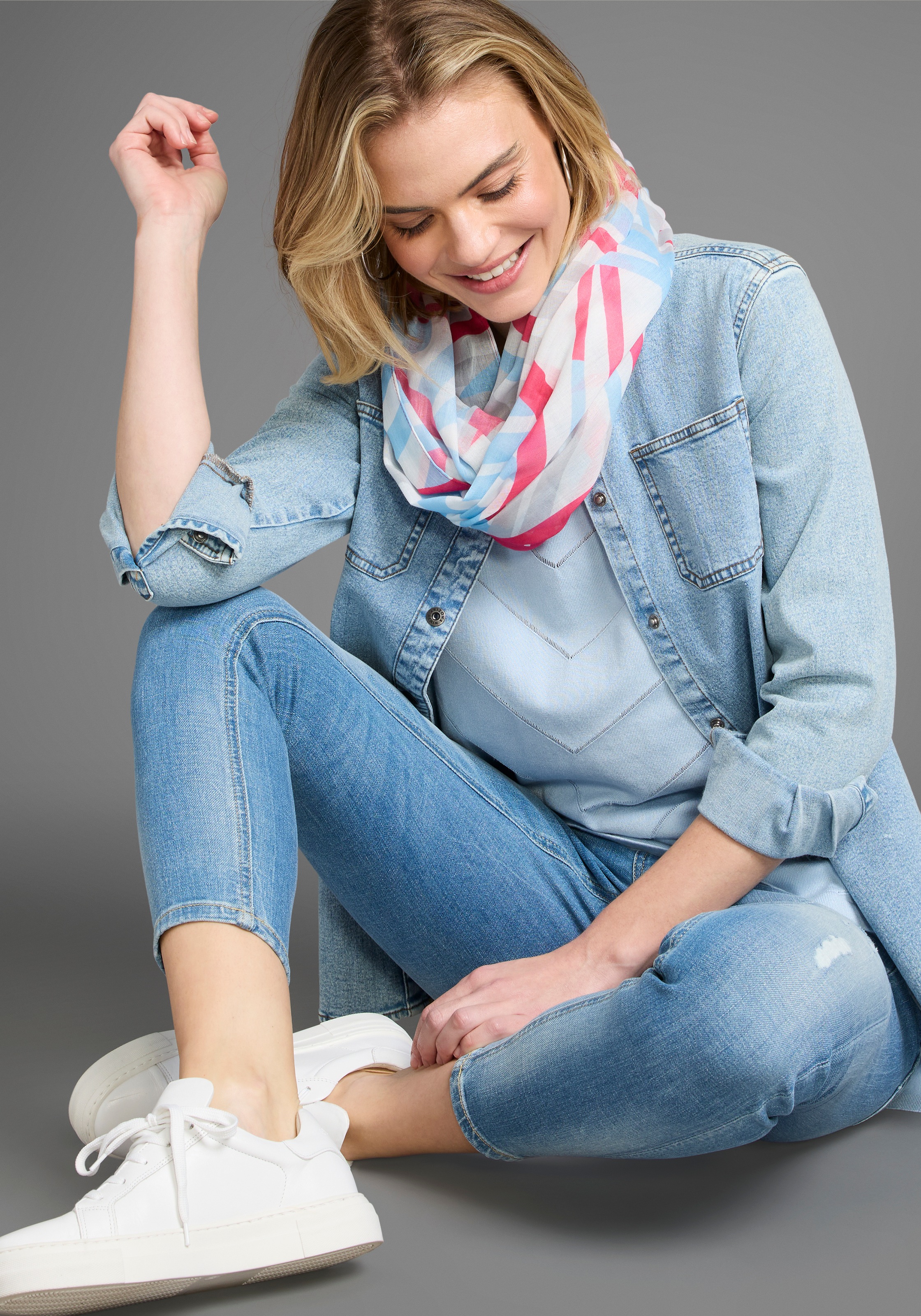 Laura Scott Loop, im maritimen Look mit Streifen & Schrift - NEW