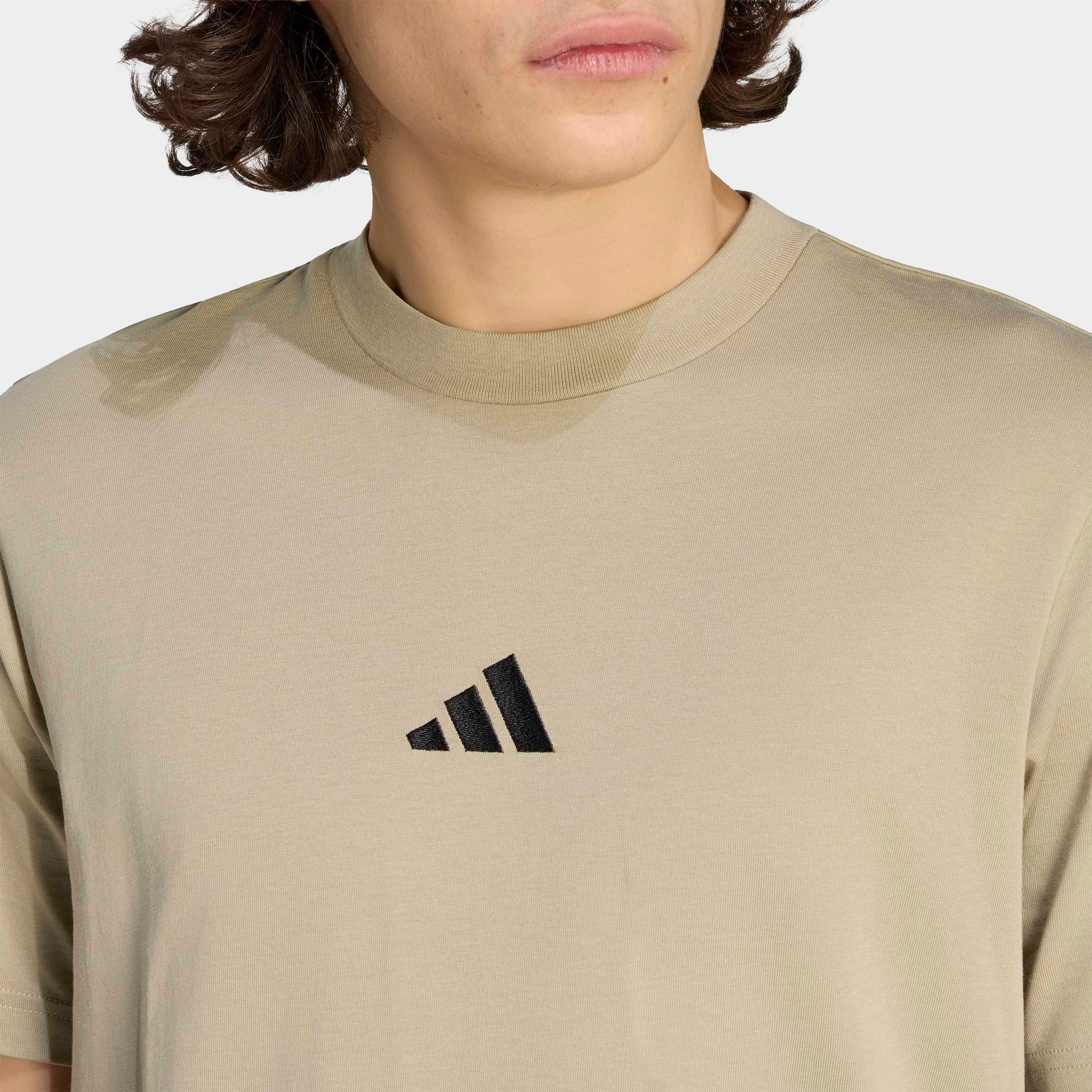adidas Sportswear T-Shirt »ESSENTIALS SMALL LOGO SINGLE JERSEY« sportliches Kurzarmshirt, mit Rundhalsausschnitt, normale Länge