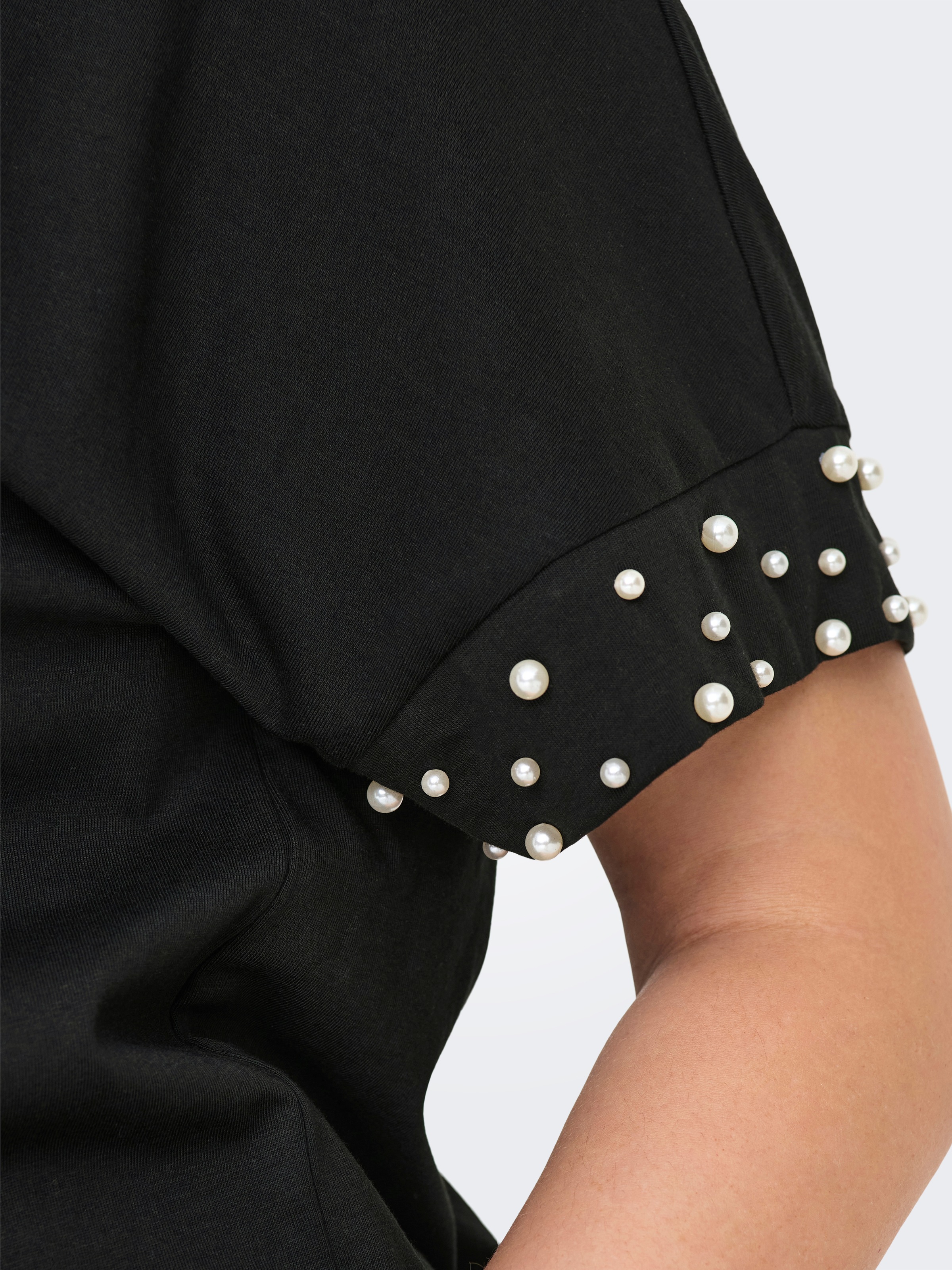 ONLY CARMAKOMA Kurzarmshirt »CAROLIVIA S/S LOOSE O-NECK TOP JRS«, mit Zierperlen