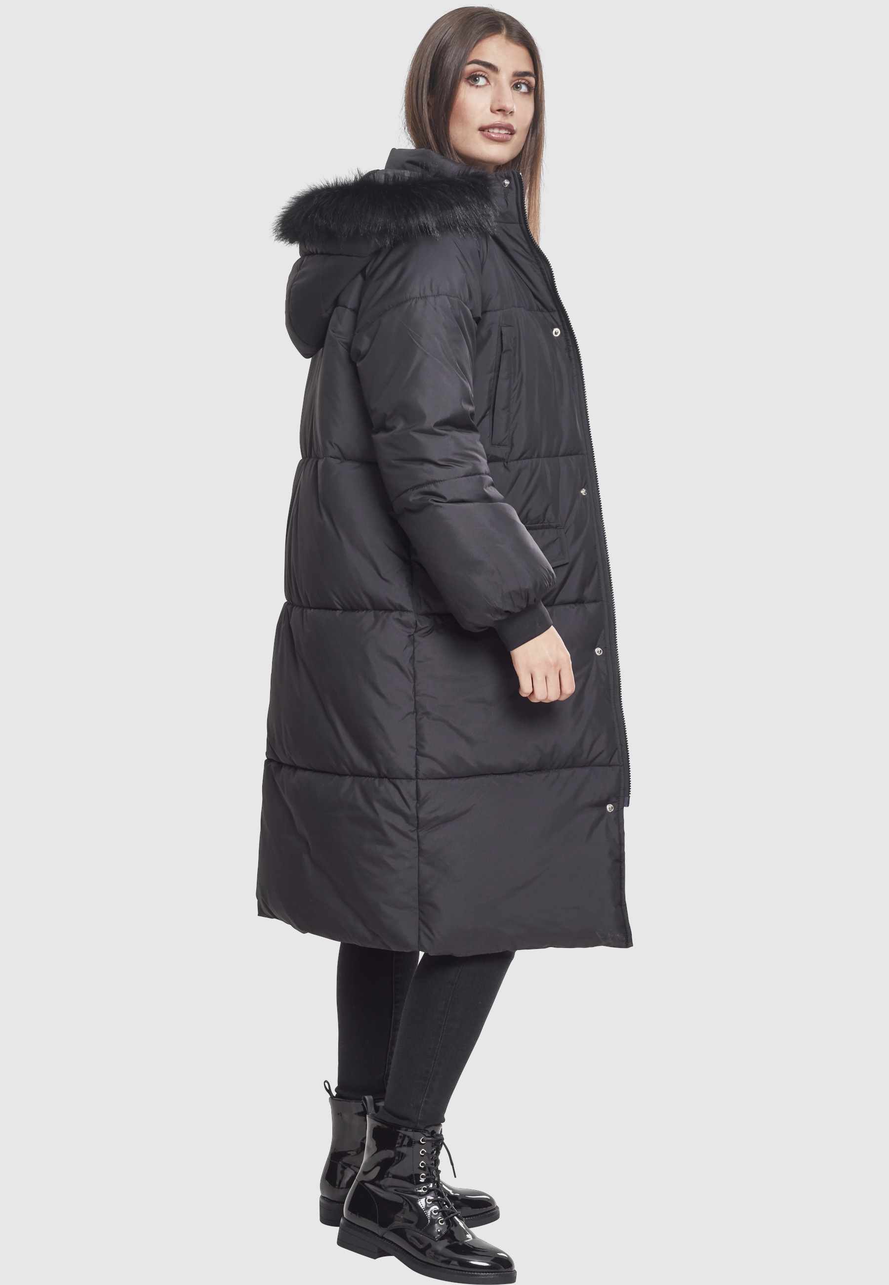 URBAN CLASSICS Winterjacke »Urban Classics Damen Ladies Oversize Faux Fur Puffer Coat« 1 Stk. tlg. mit Kapuze