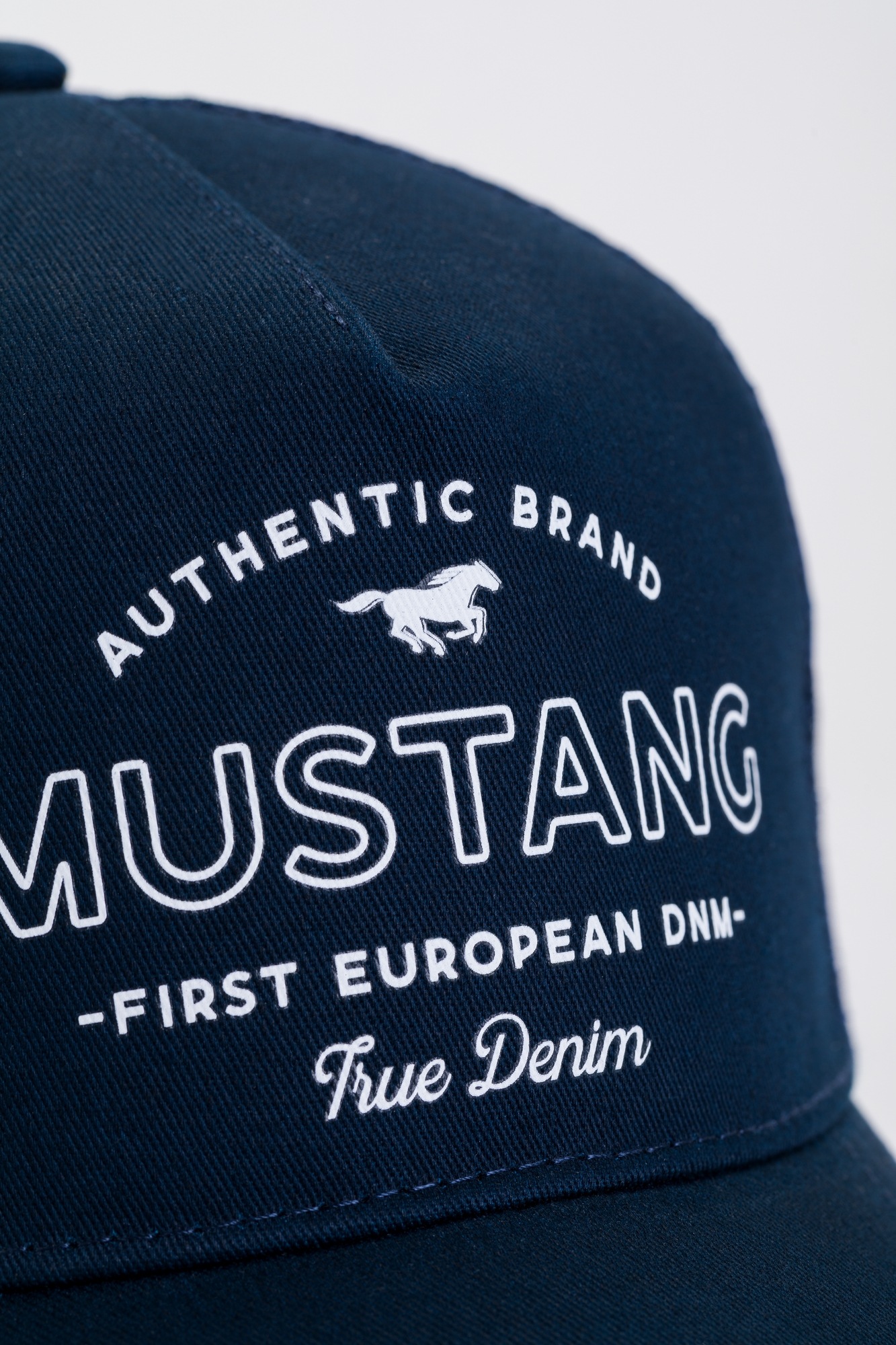 MUSTANG Baseball Cap 1 Stk. gerundeter Schirm, Größenverstellbar, Markenlogo vorne