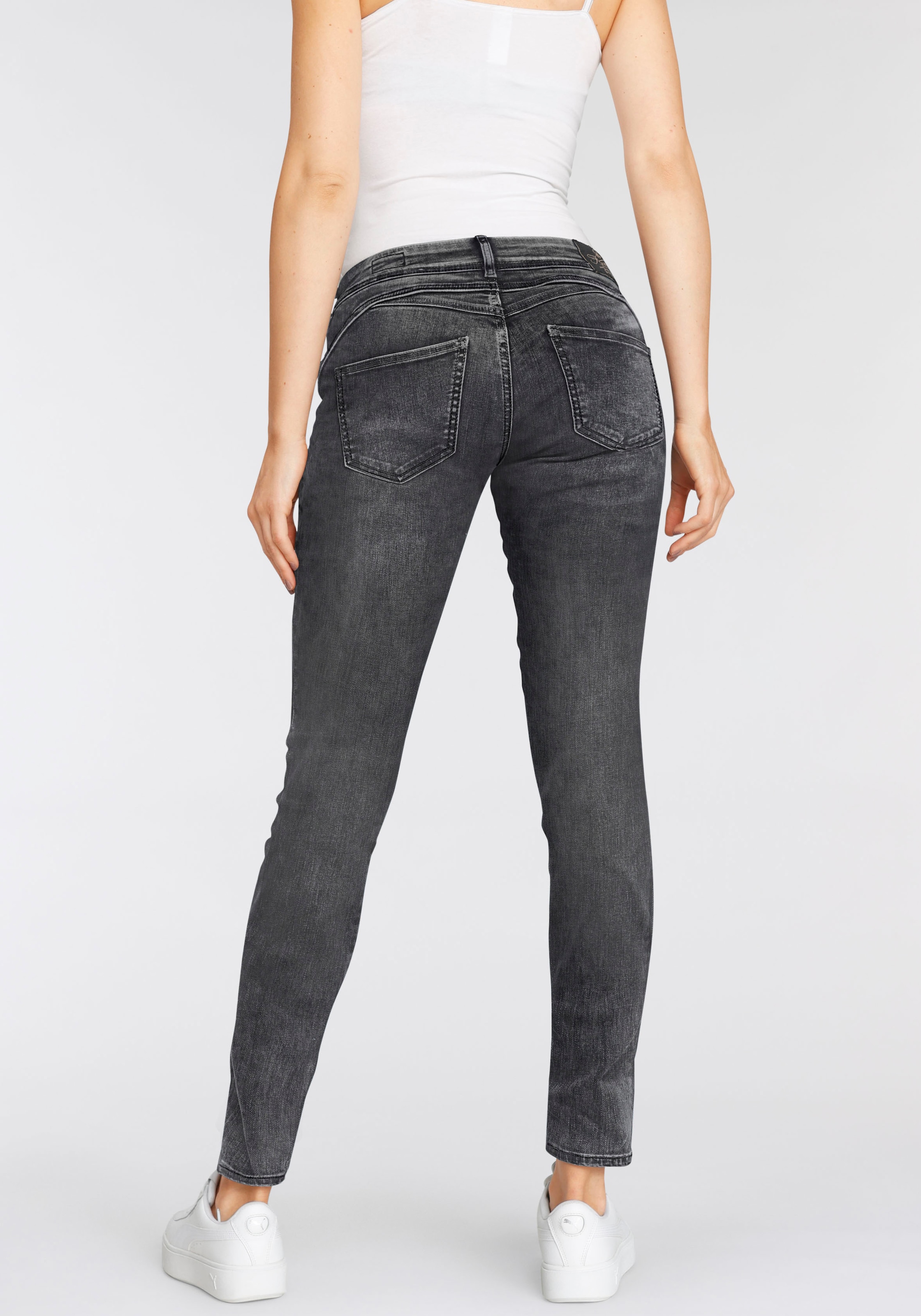 Herrlicher Slim-fit-Jeans »GINA RECYCLED DENIM«, mit seitlichem Keileinsatz