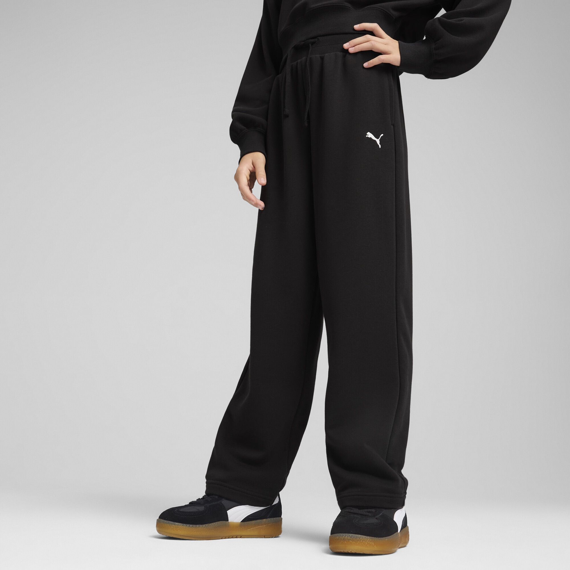 PUMA Sporthose »Wardrobe Essentials Relaxed Wide Leg Jogginghose Mädchen«