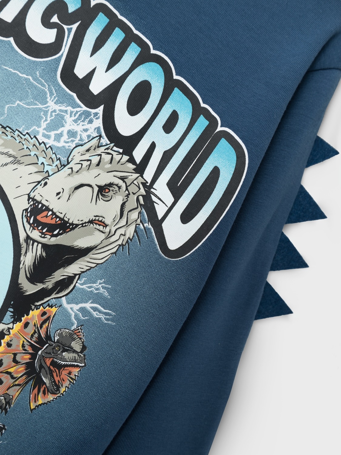 Name It Langarmshirt »NMMJOLLY JURASSIC LS TOP NOOS SKY«, mit tollem Jurassic World-Frontmotiv