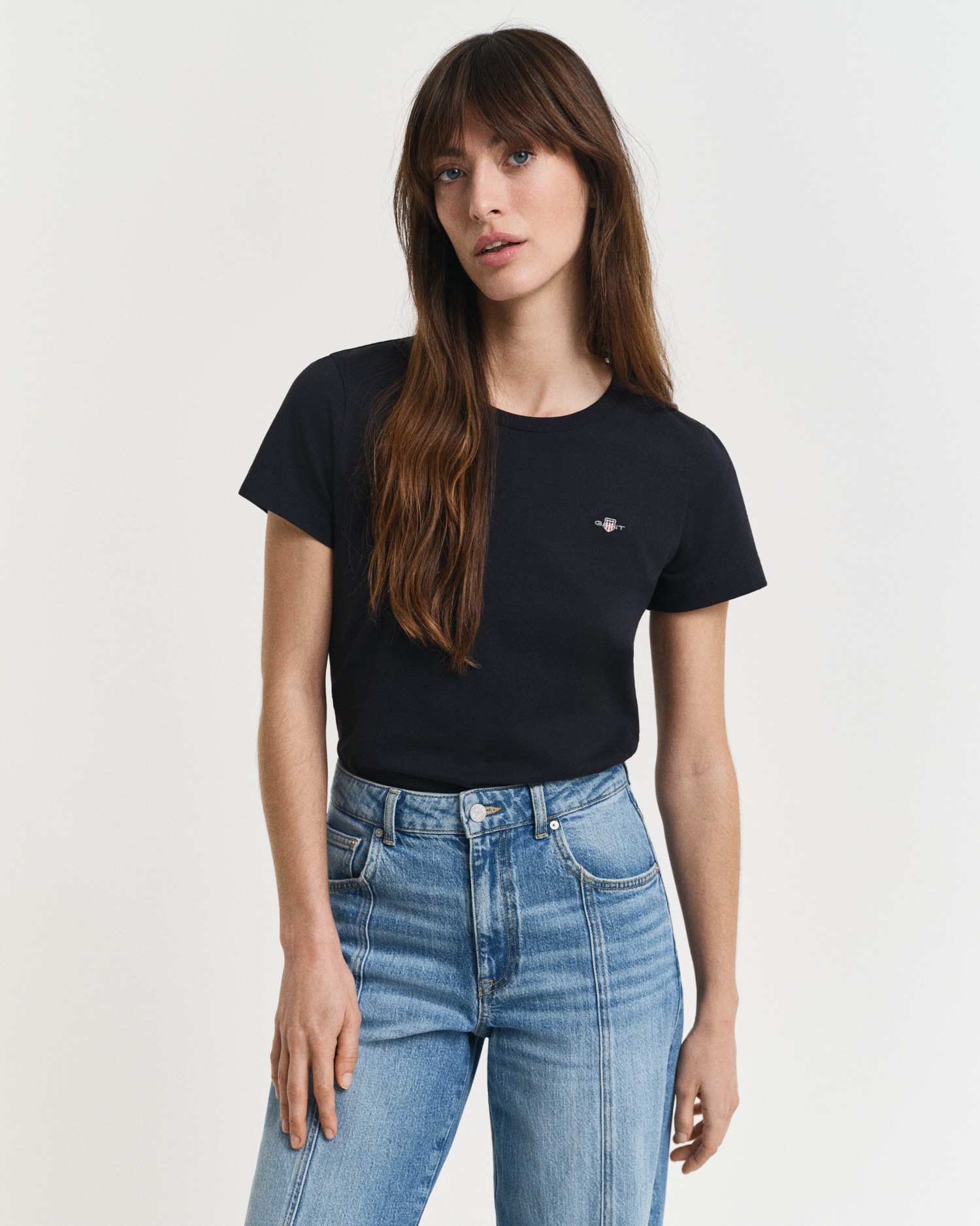 Gant T-Shirt "REG SHIELD KA T-SHIRT", mit einer kleinen aufgestickten Wappe günstig online kaufen