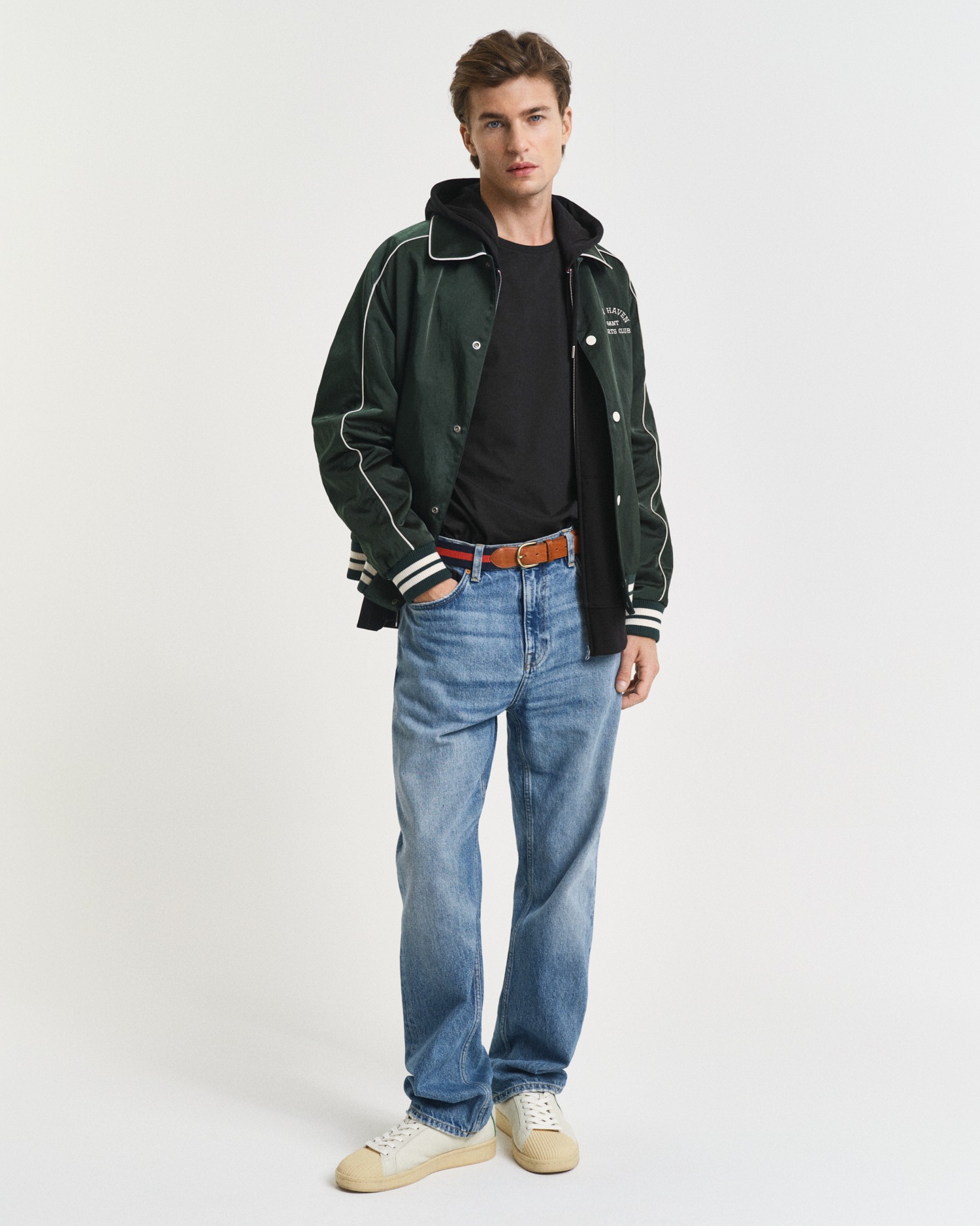 Gant T-Shirt »SLIM SHIELD SS T-SHIRT«, mit Logostickerei auf der Brust