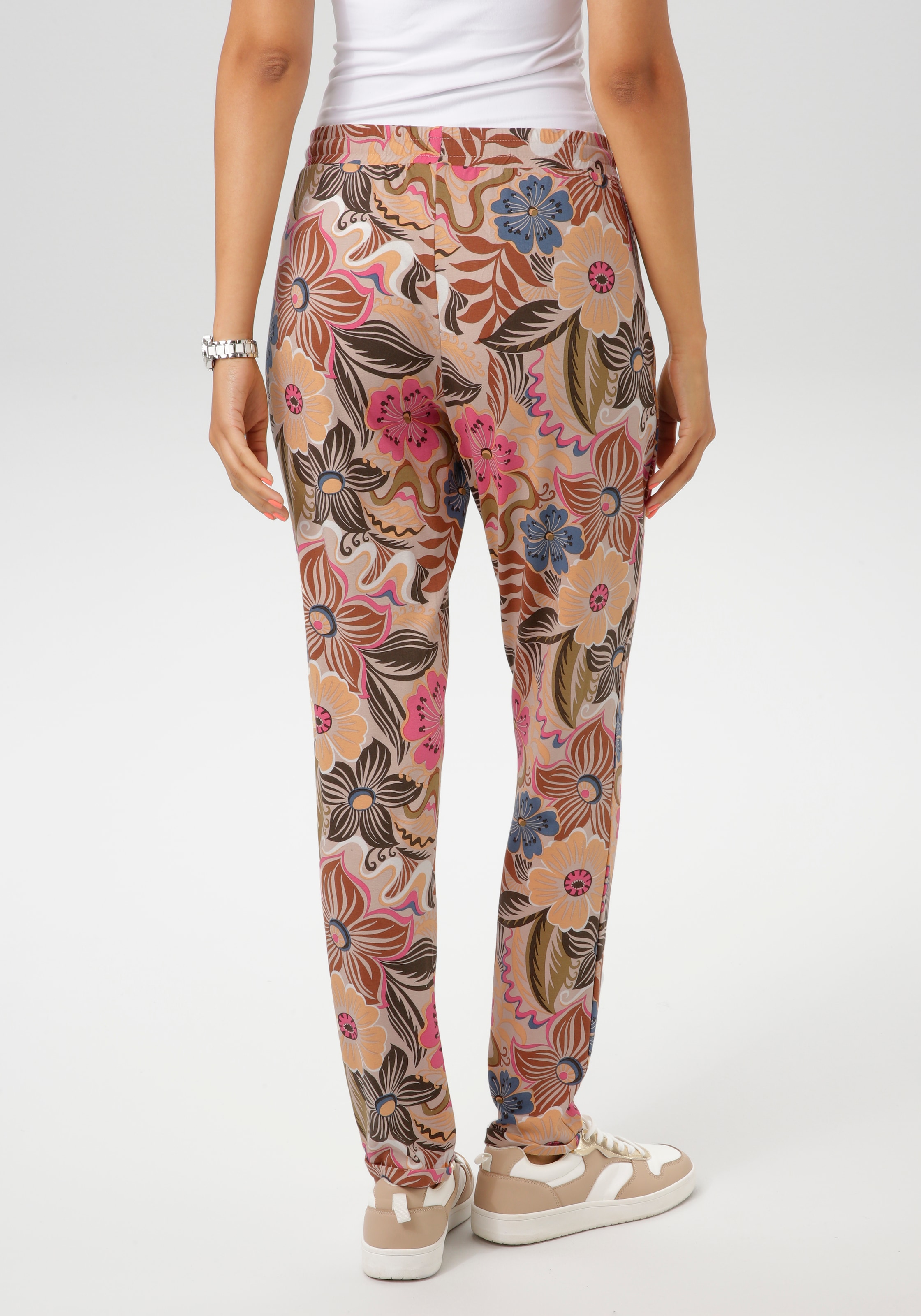 Aniston CASUAL Schlupfhose, mit großflächigen Blüten und Blättern bedruckt - NEUE KOLLEKTION