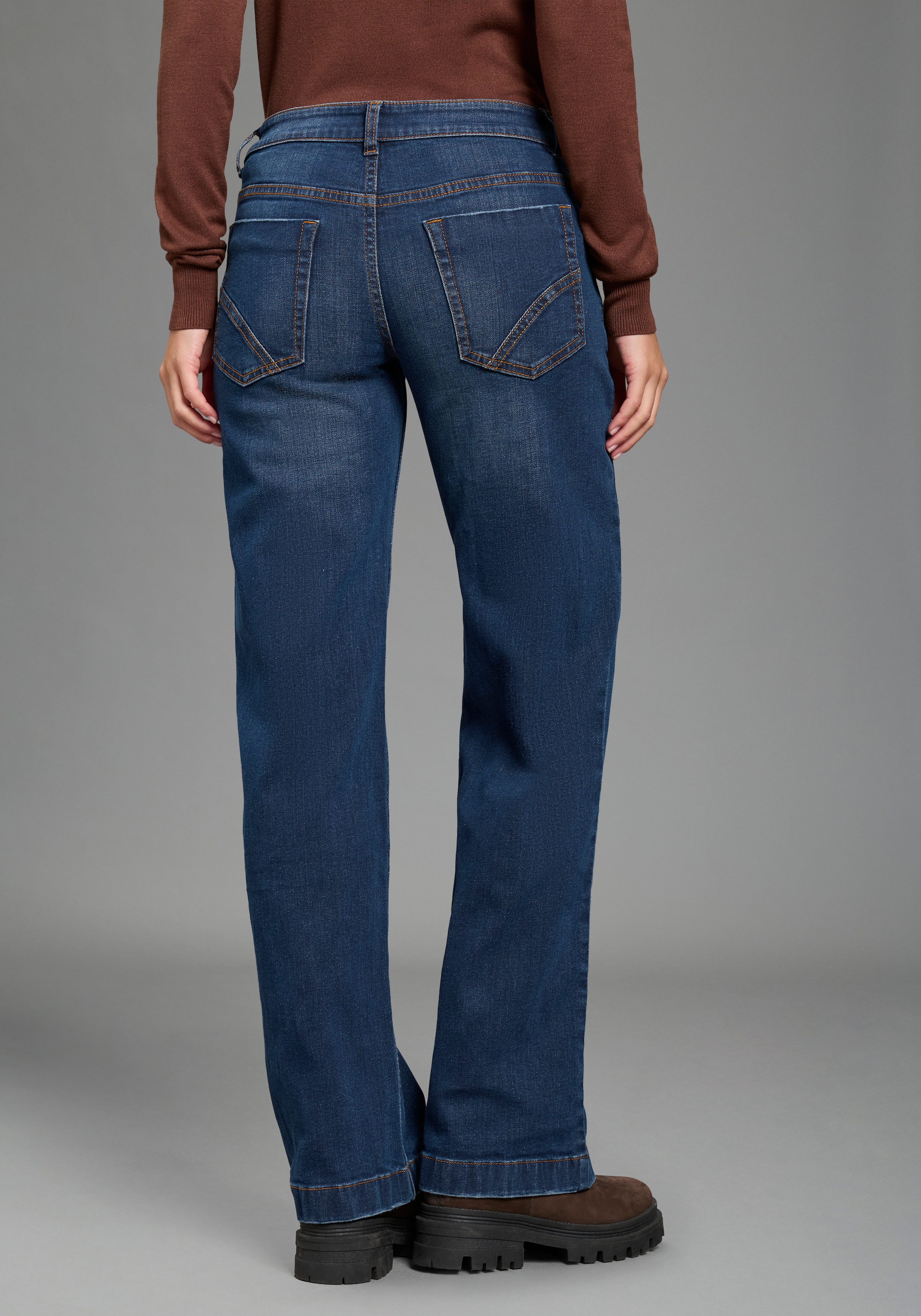Arizona Weite Jeans »mit modischem Beinverlauf« mit geradem Beinverlauf, knöchellange Schnittform, normale Leibhöhe