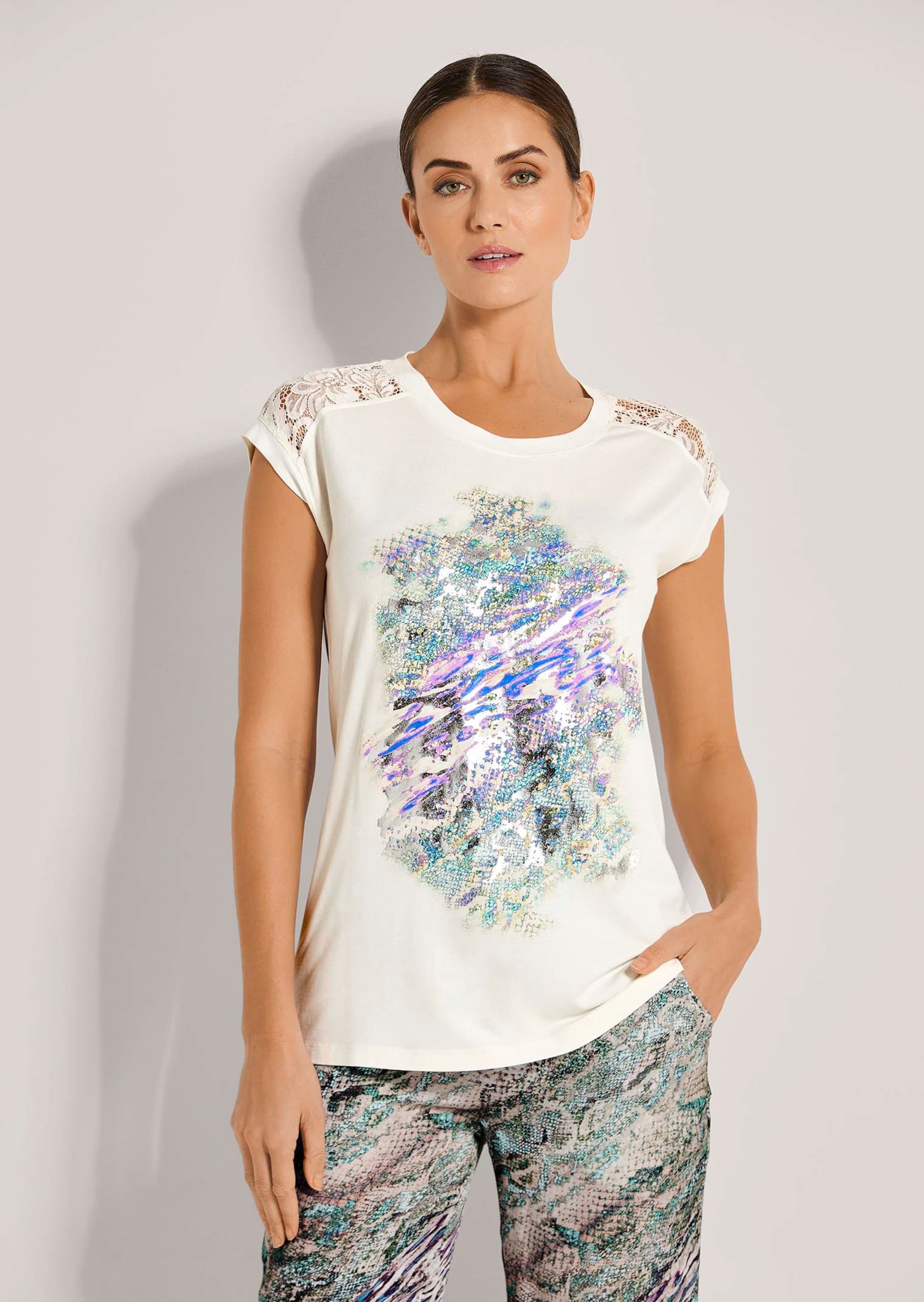 MADELEINE Kurzarmshirt »Shirt Ärmelloses Rundhals-Shirt mit Spitze«