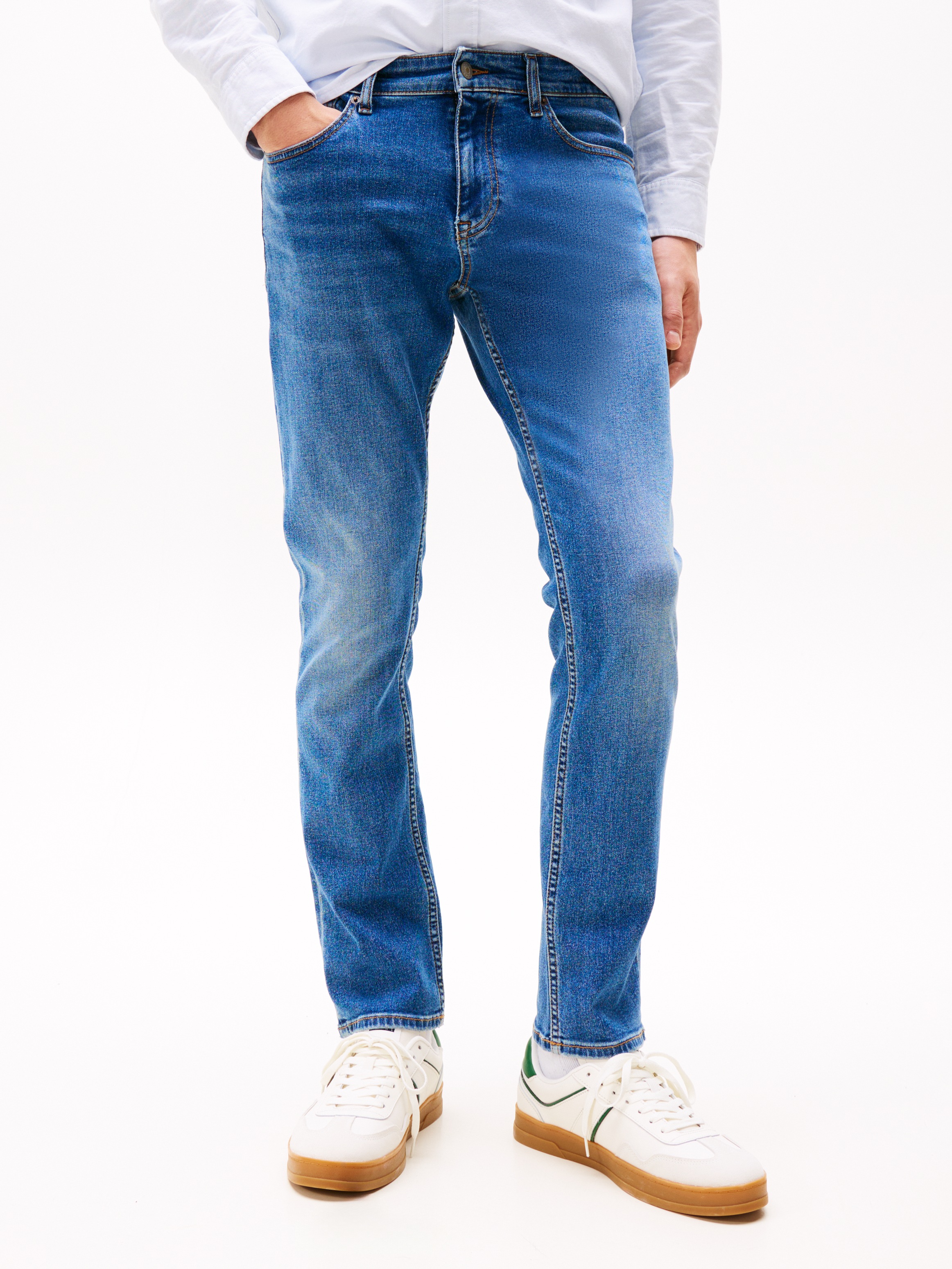 Tommy Jeans Gerade Jeans "Scanton Slim", Mit Markenlabel aus Leder hinten günstig online kaufen