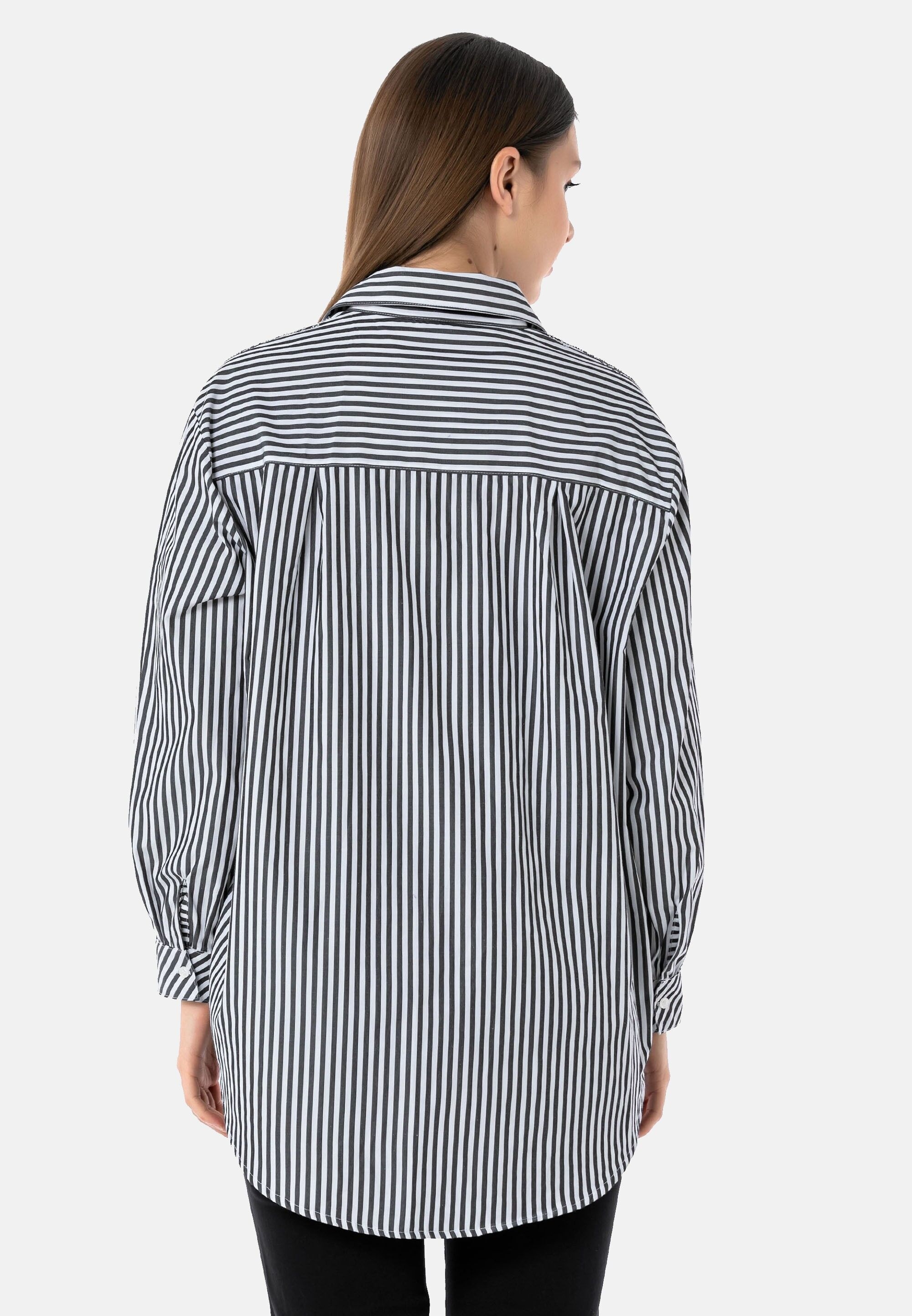 Cipo & Baxx »WH122« 1 leicht oversized Passform und verlängertem Rücken