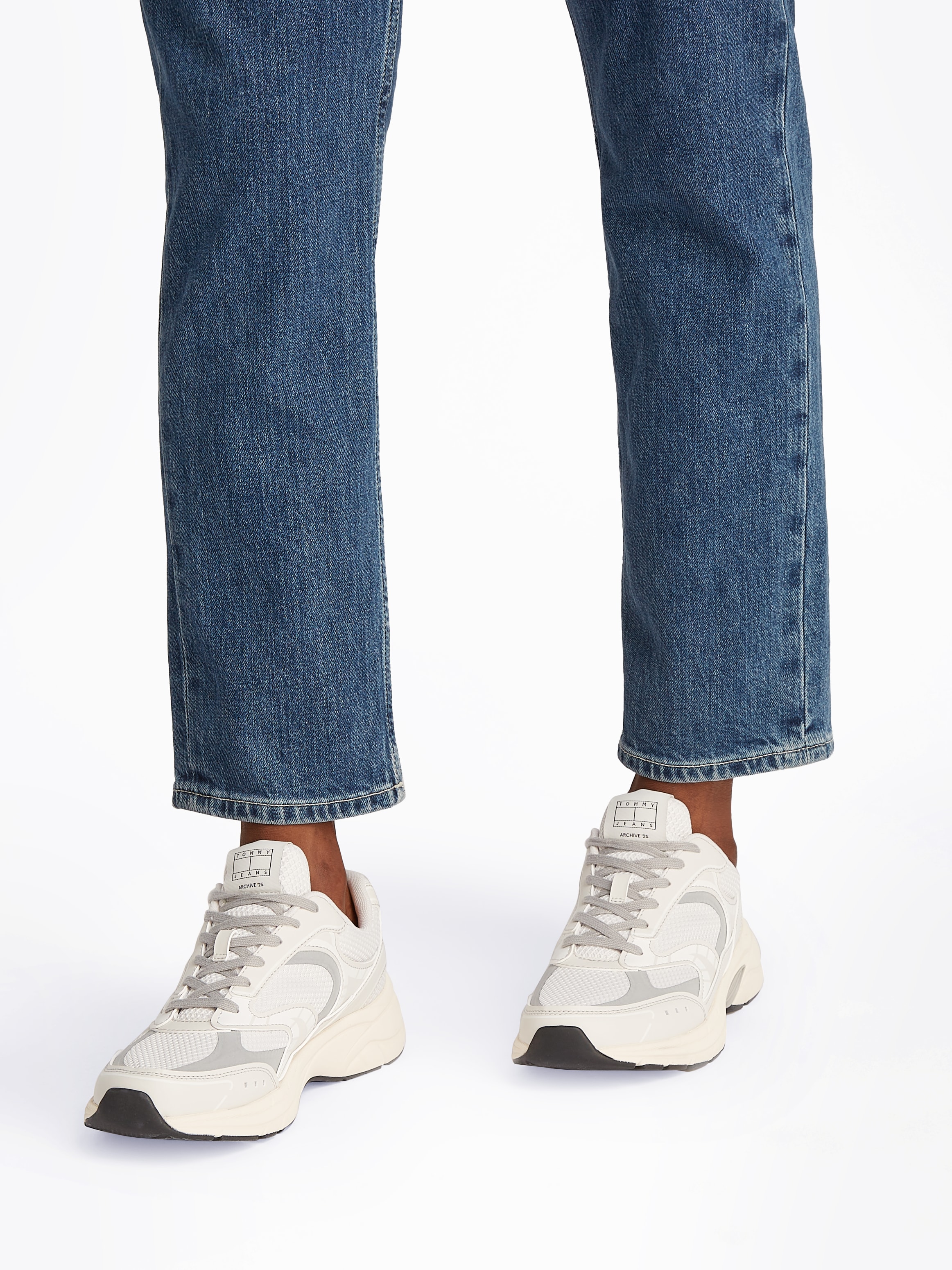 Tommy Jeans Sneaker »ARCHIVE'25«, Freizeitschuh, Halbschuh, Schnürschuh mit Kontrastbesätzen