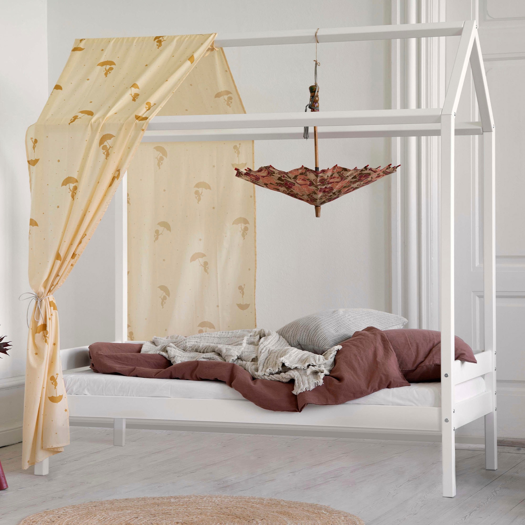 Hoppekids "ECO Comfort Bett" Hausbett mit Dach wahlweise mit Rausfallschutz